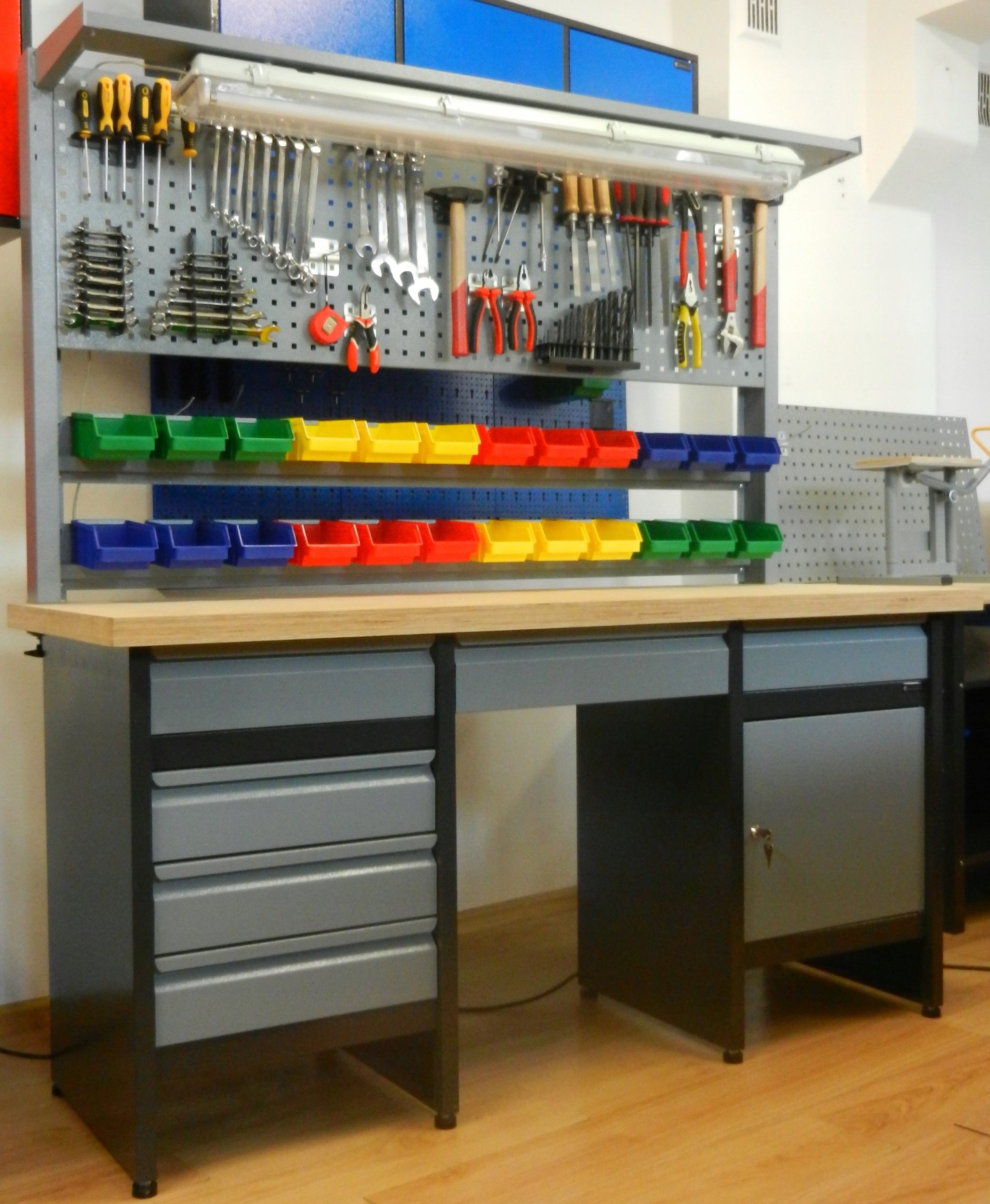 Workbench for garage locksmith work cabinet COLORS drawers patterns Manufacturer code OLM 06/30 szary