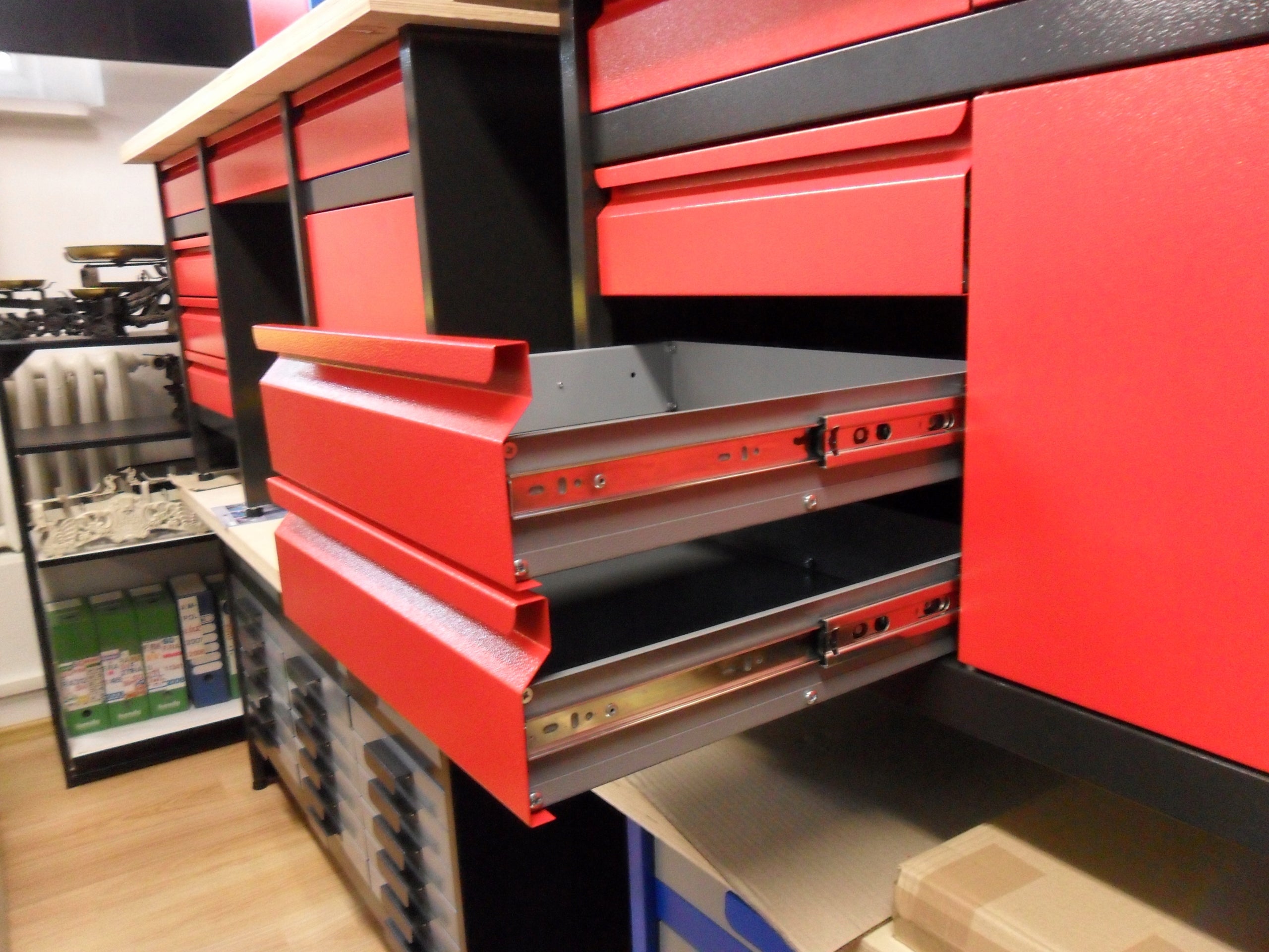 Workbench work table 170 cm, TABLETOP plywood 3 cm, 6 drawers and cabinet Product height 83 cm