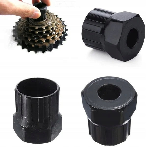 Wrench for unscrewing the freewheel for cassettes and freewheels