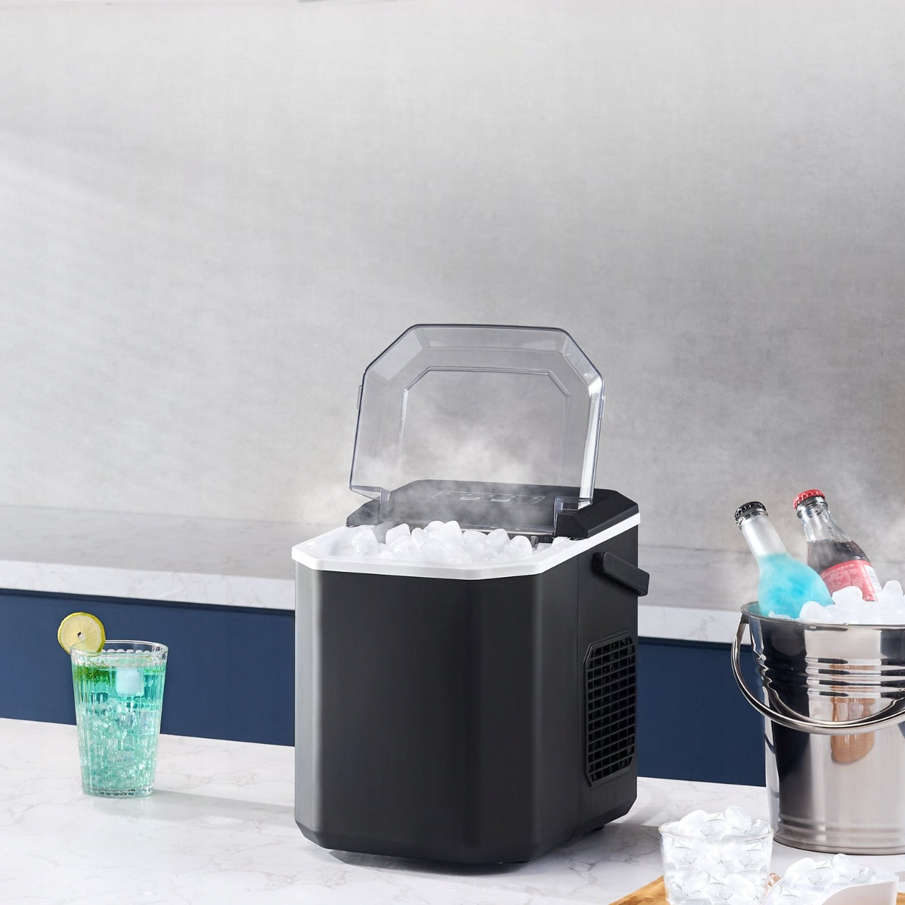 XXL Ice Maker Homemade Cube Machine Express Ice 15 KG Dominant color black