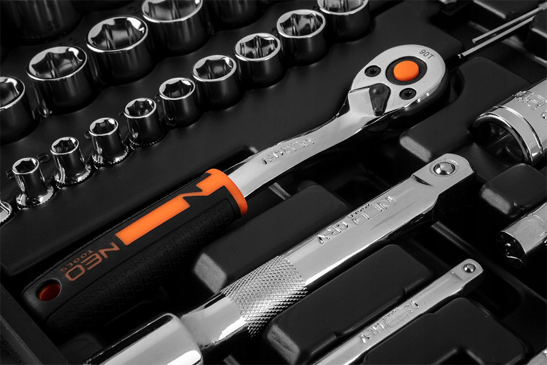Galvučių rinkinys NEO TOOLS 1/2", 1/4", 73 vnt., su 40 atsuktuvo antgalių lagamine