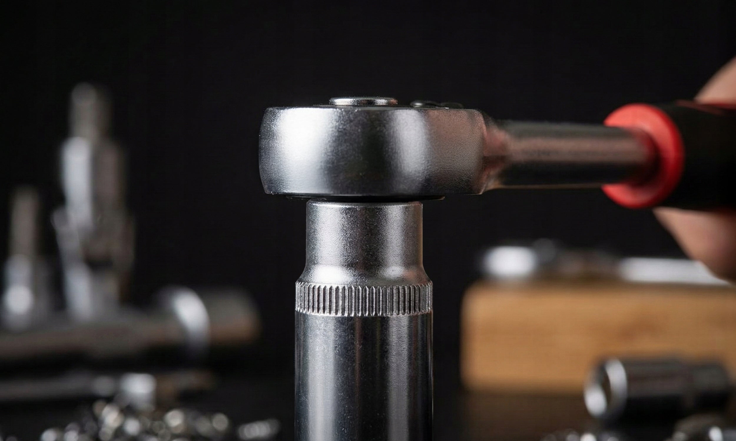 Raktų komplektas su terkšle 1/2" ir 1/4", 108 vnt., lagamine