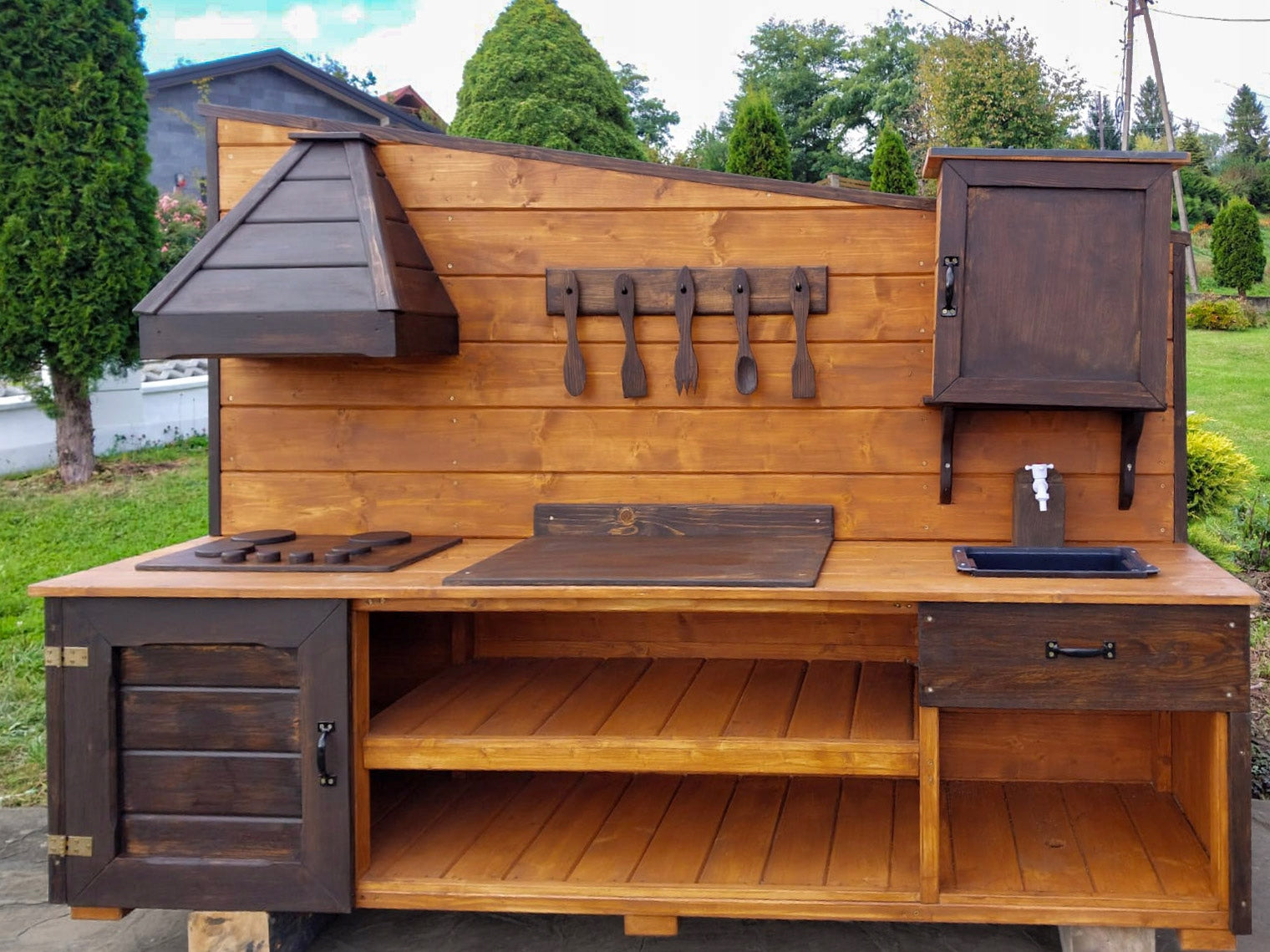 mud kitchen with water 02 Garden kitchen for children with water container