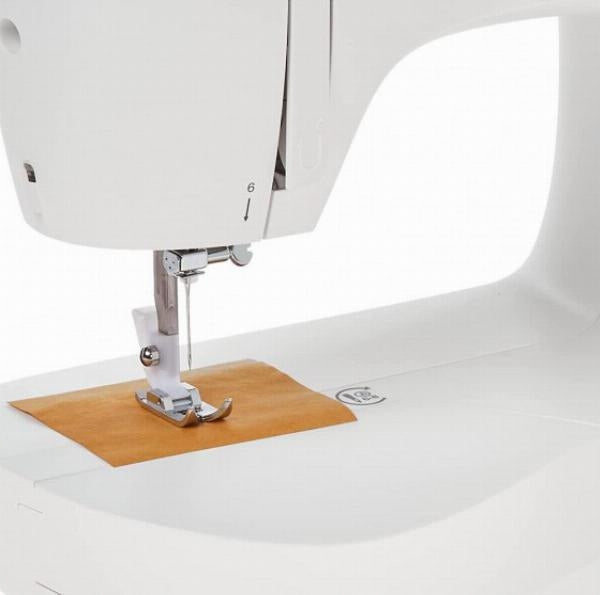 sewing machine Singer M2105 white Brand SINGER
