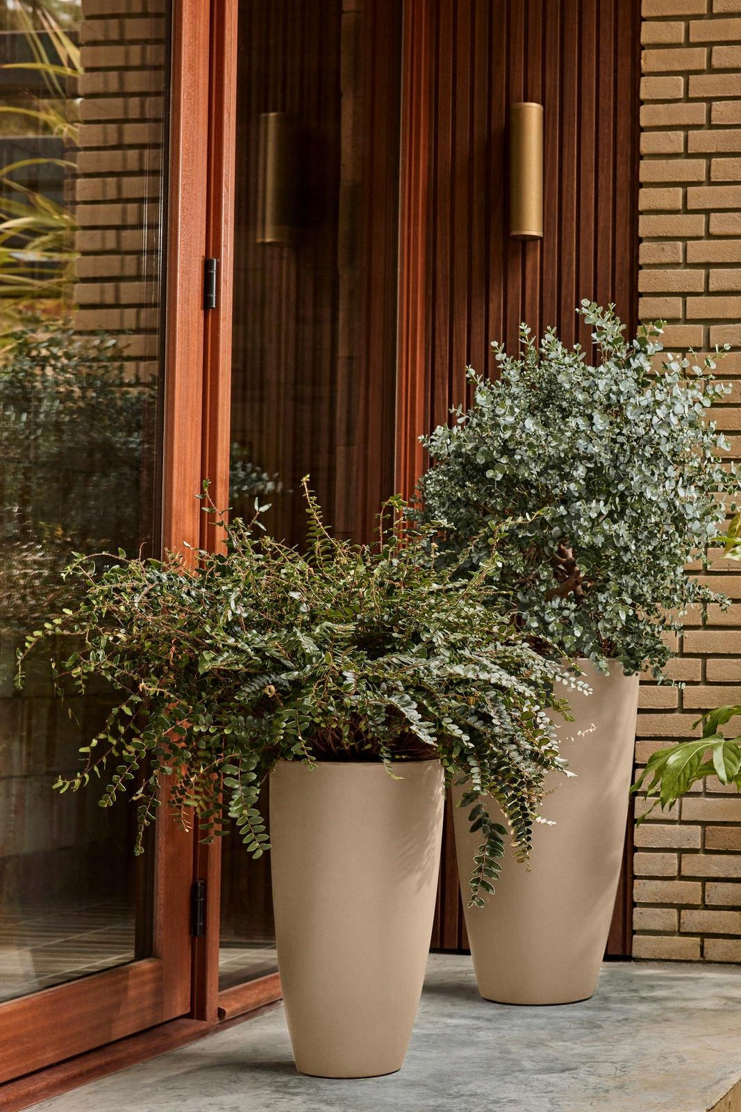 smooth matte beige planter slim high JUNE ROUND 30/53 beige ELHO round Product height 53 cm