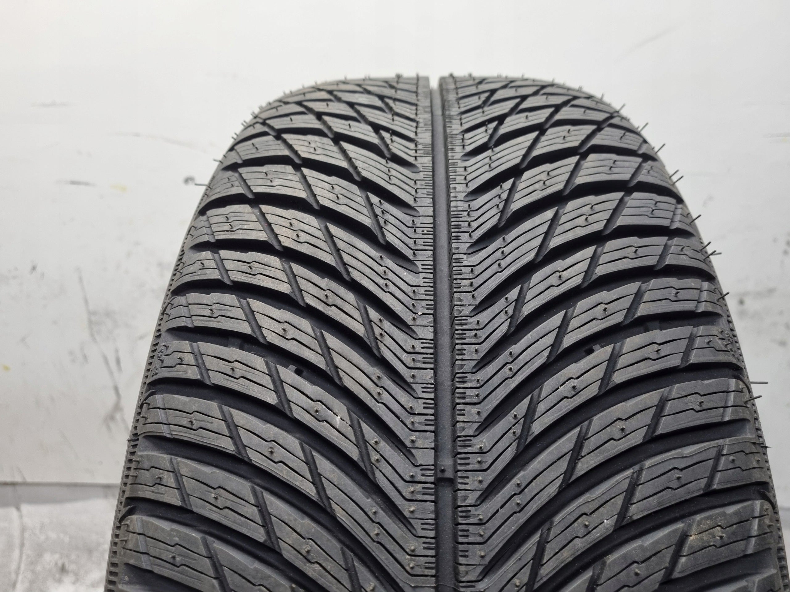 1x 235/40R19 96W Michelin Pilot Alpin 5 XL Number of tires offered 1 pc.