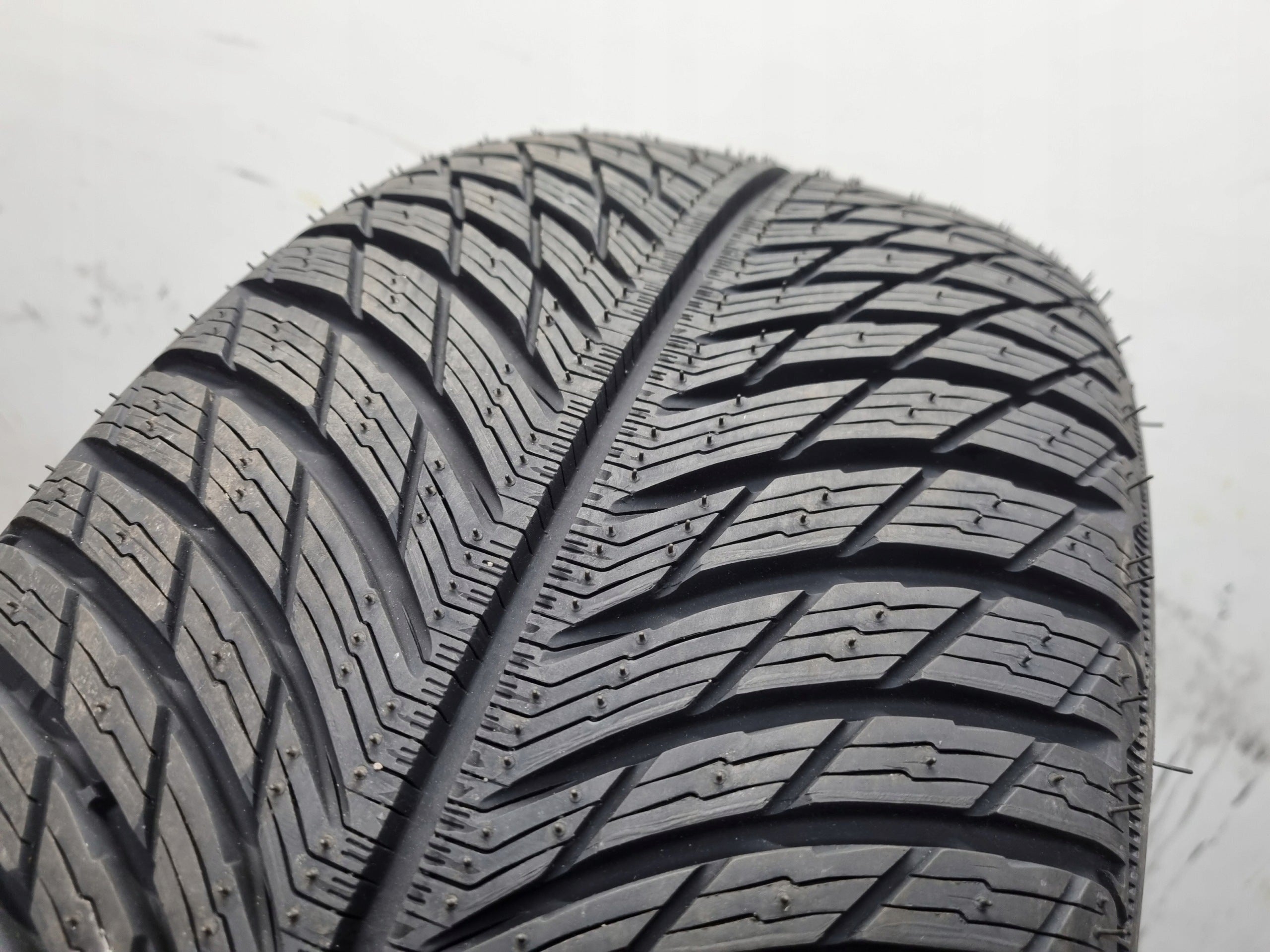 1x 235/40R19 96W Michelin Pilot Alpin 5 XL Year of manufacture 2025