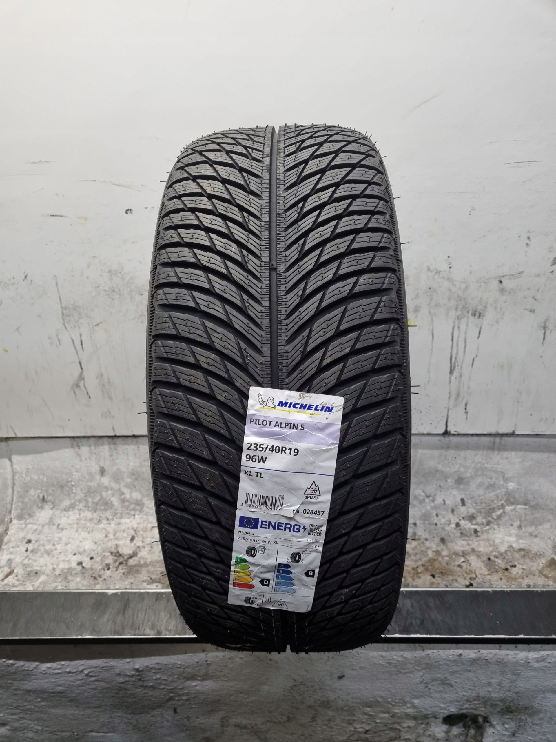 1x 235/40R19 96W Michelin Pilot Alpin 5 XL