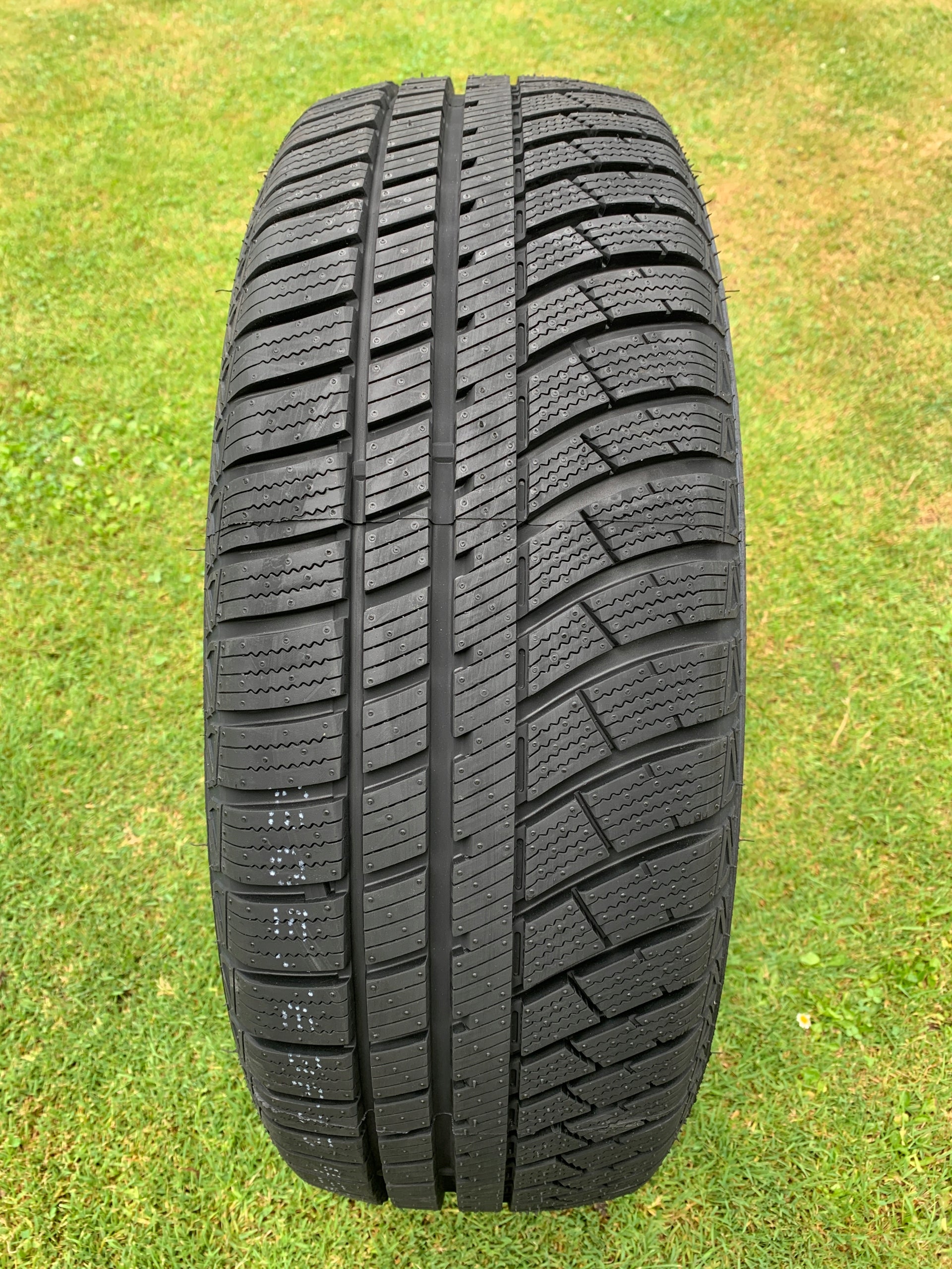 1x RoadX RX Motion 4S 195/55/16 195/55R16 195/55 R16 Year-round Season all-season