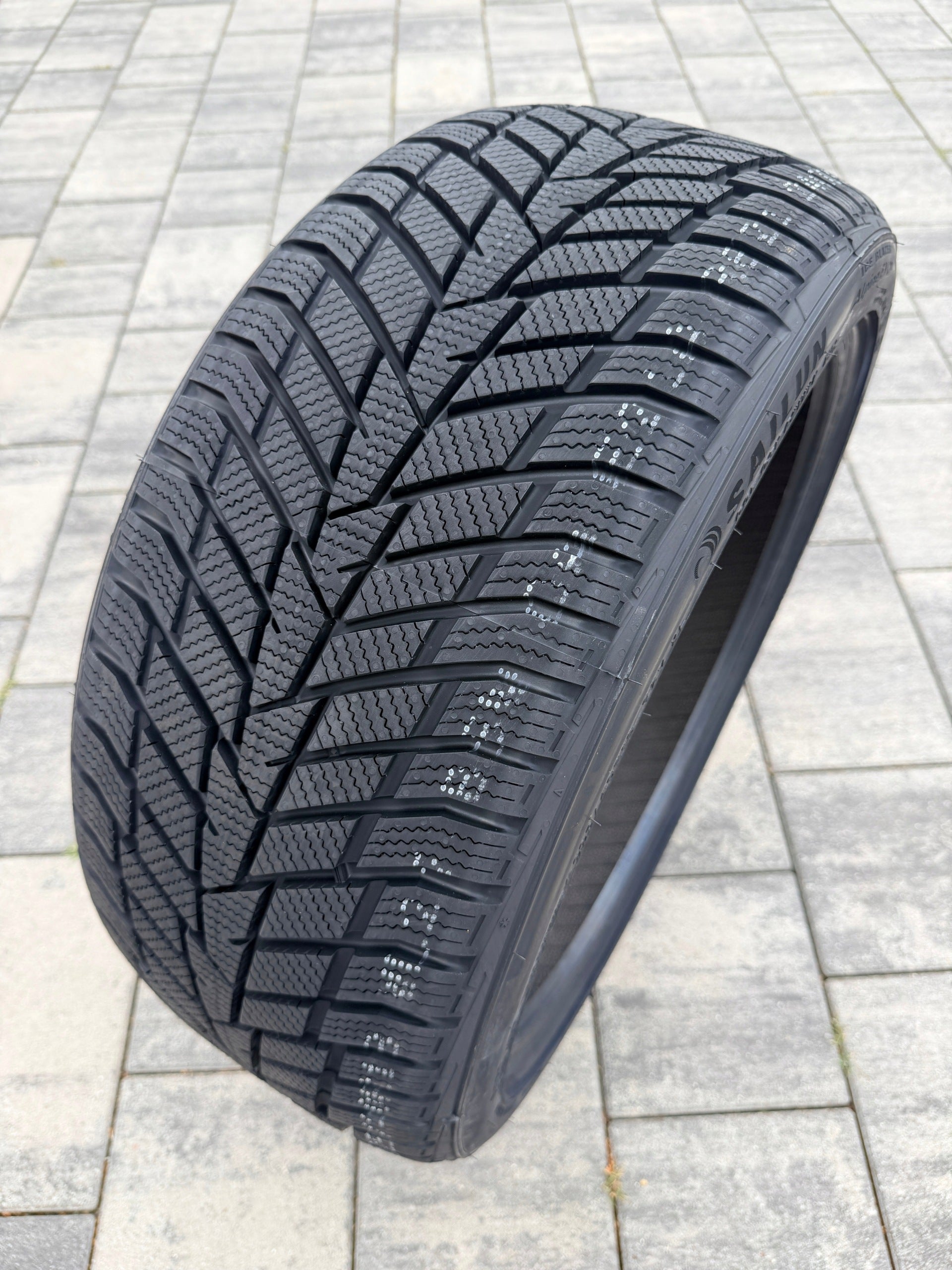 1x SAILUN Ice Blazer EVO 2 245/45/17 245/45R17 R17 Rant Winter 2026 Number of tires offered 1 pc.