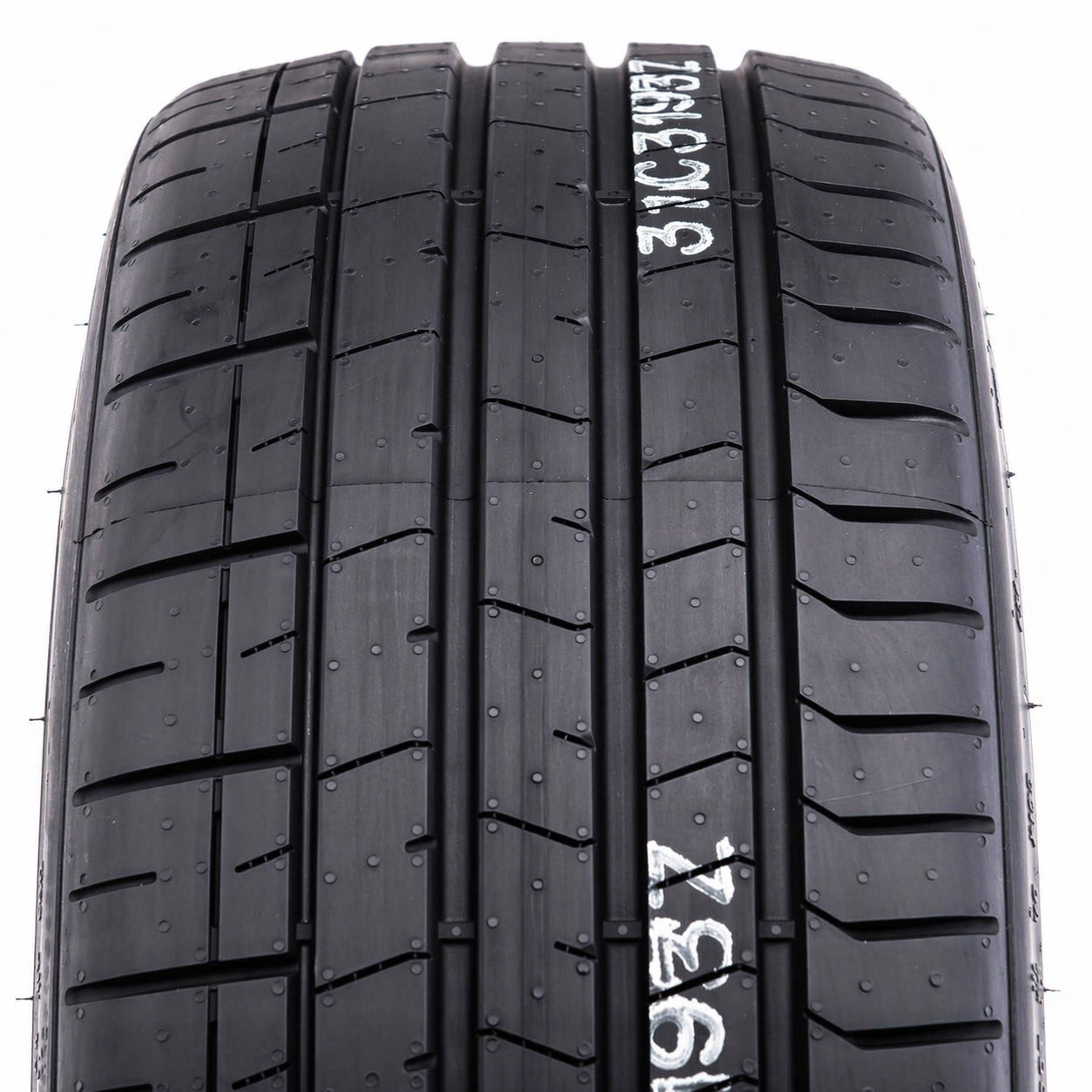 1x SUMMER TYRE 245/40R19 Pirelli P-Zero PZ4 98Y * Number of tires offered 1 pc.