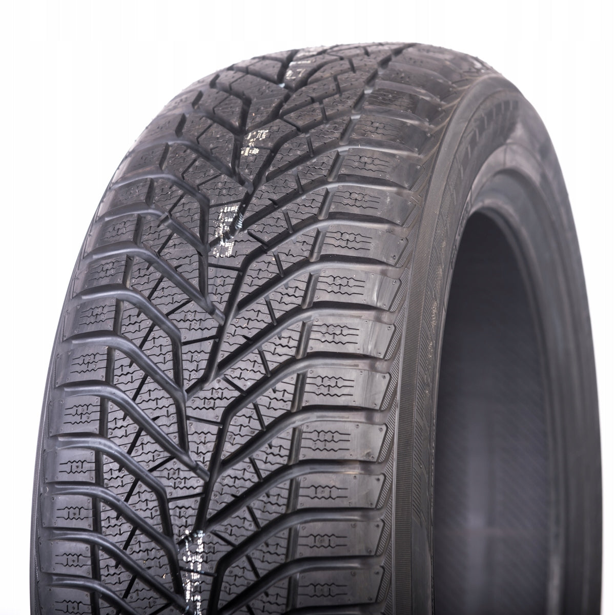 1x WINTER TYRE 245/50R18 Yokohama V905 104V