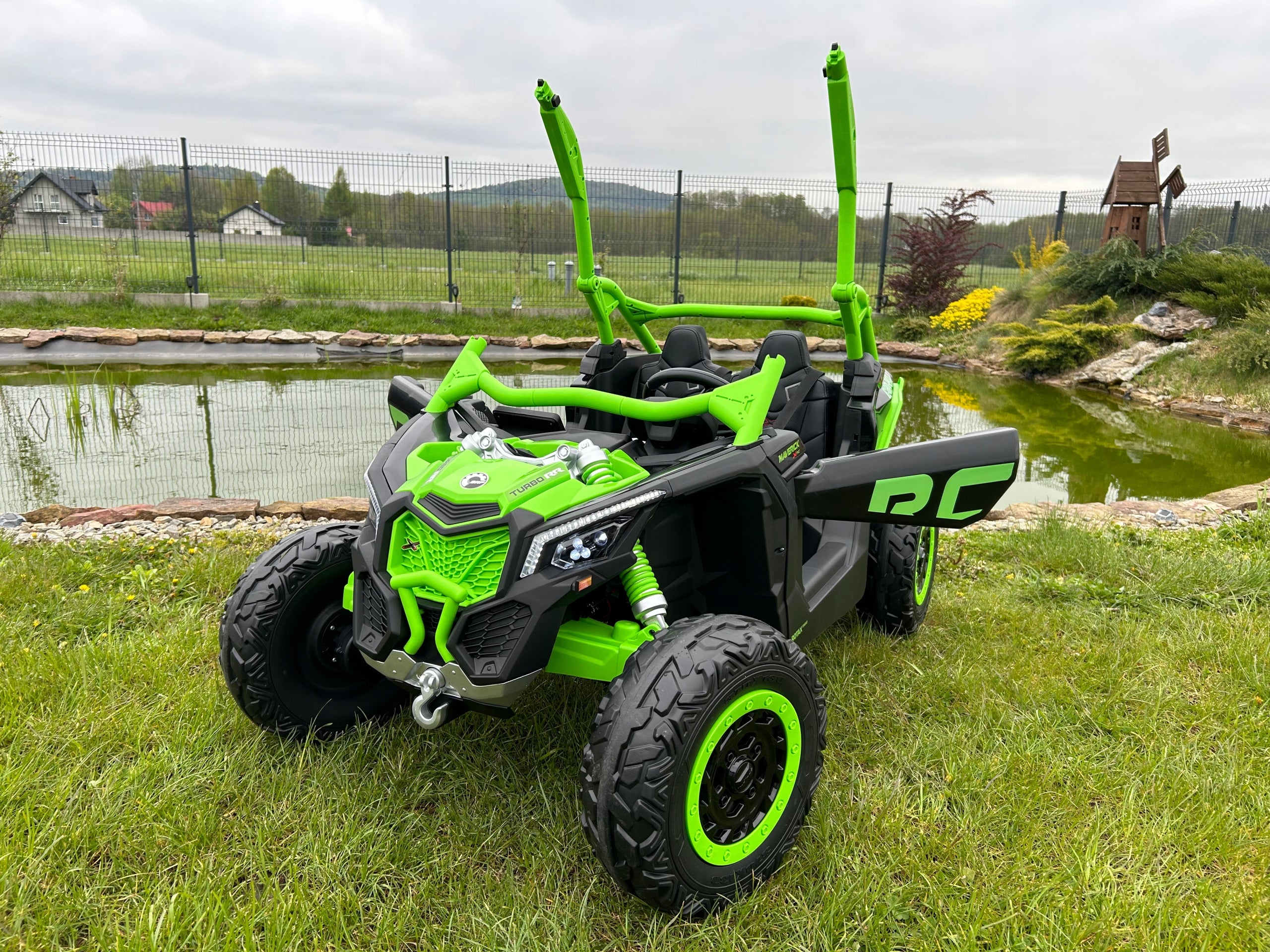 2 Seater Battery Car Buggy CAN-AM 24 Volt 4x200 Watt Pumped Wheels Packaging status original