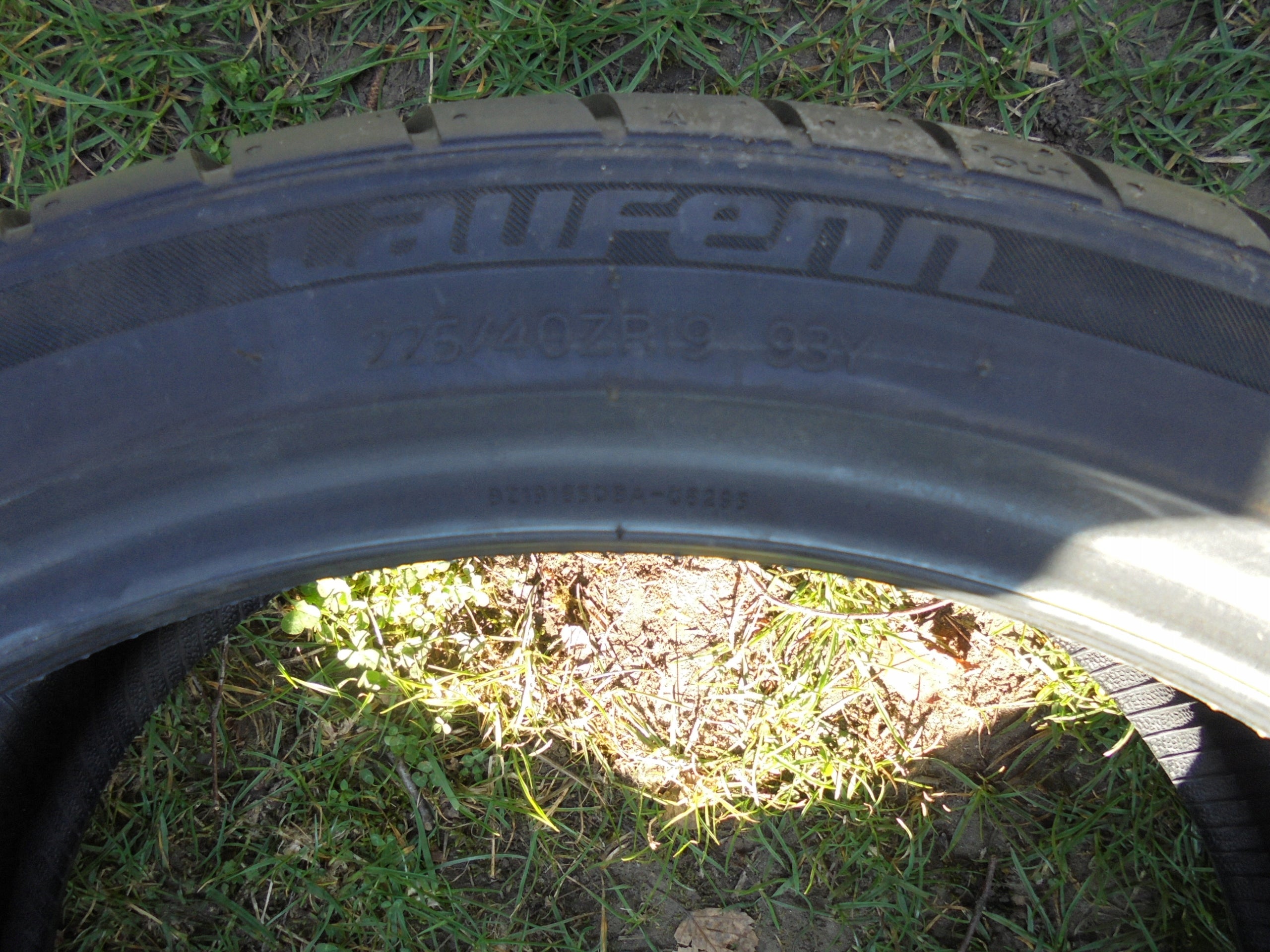 225/40ZR19 Laufenn Z Fit EQ LK03 Number of tires offered 1 pc.