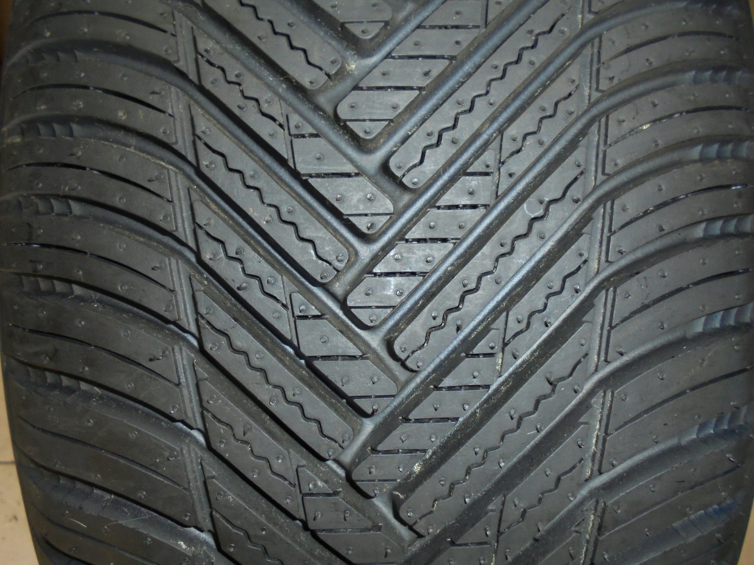 235/50R18 Hankook Kinergy 4S2 H750 Season all-season