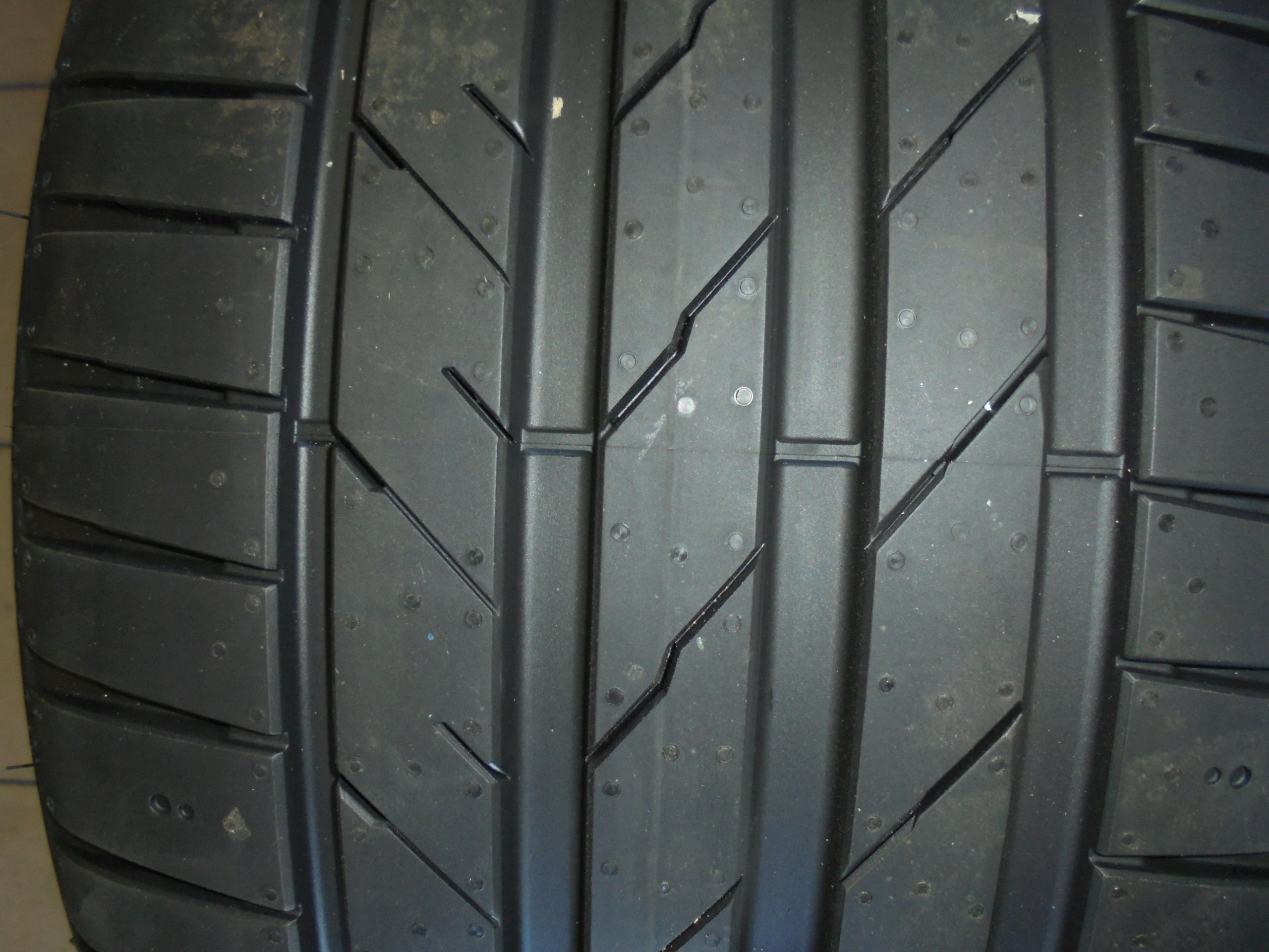 255/30ZR19 Hankook Ventus Evo K137 Season summer