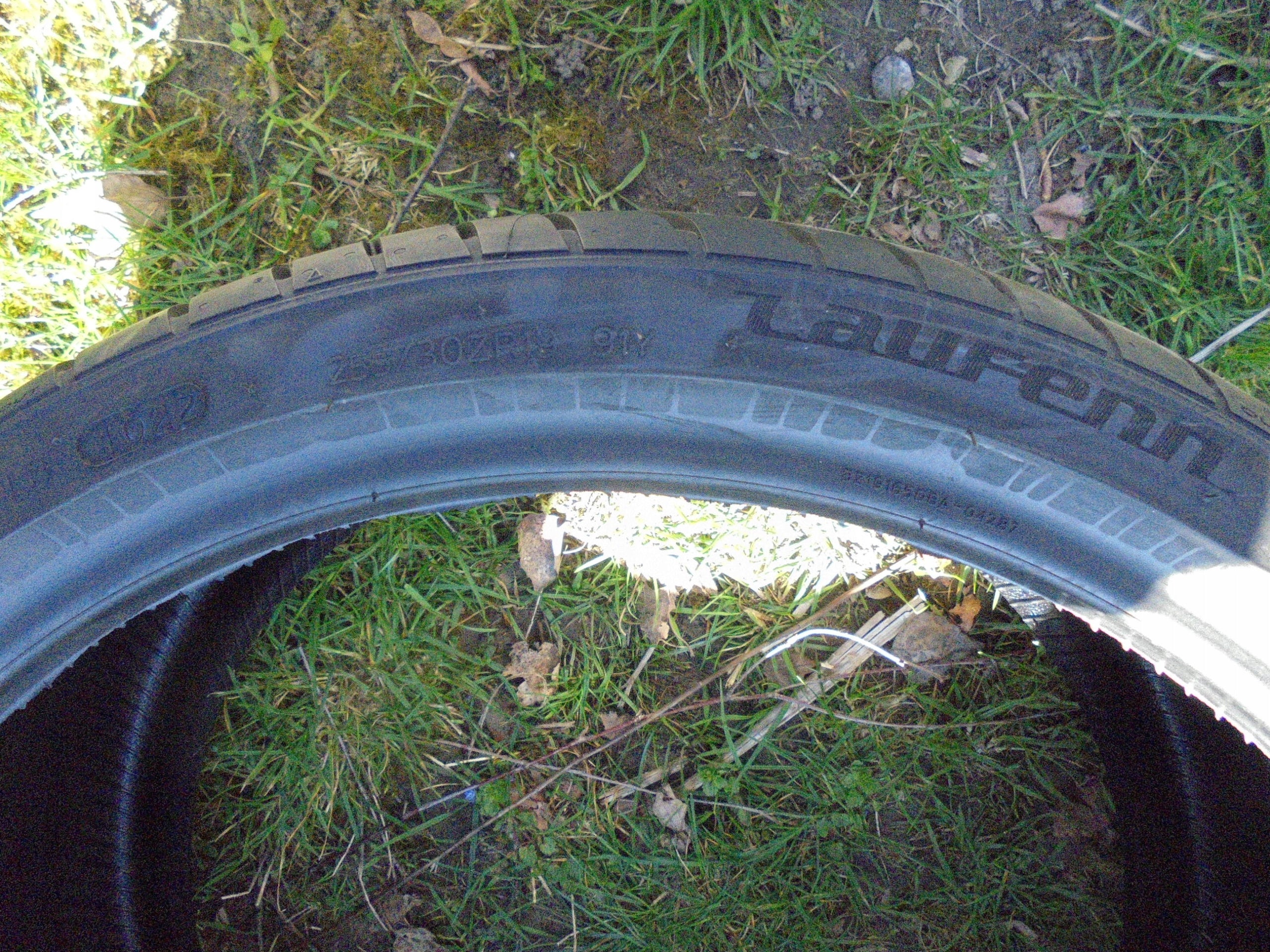 255/30ZR19 Laufenn Z Fit EQ LK03 Number of tires offered 1 pc.