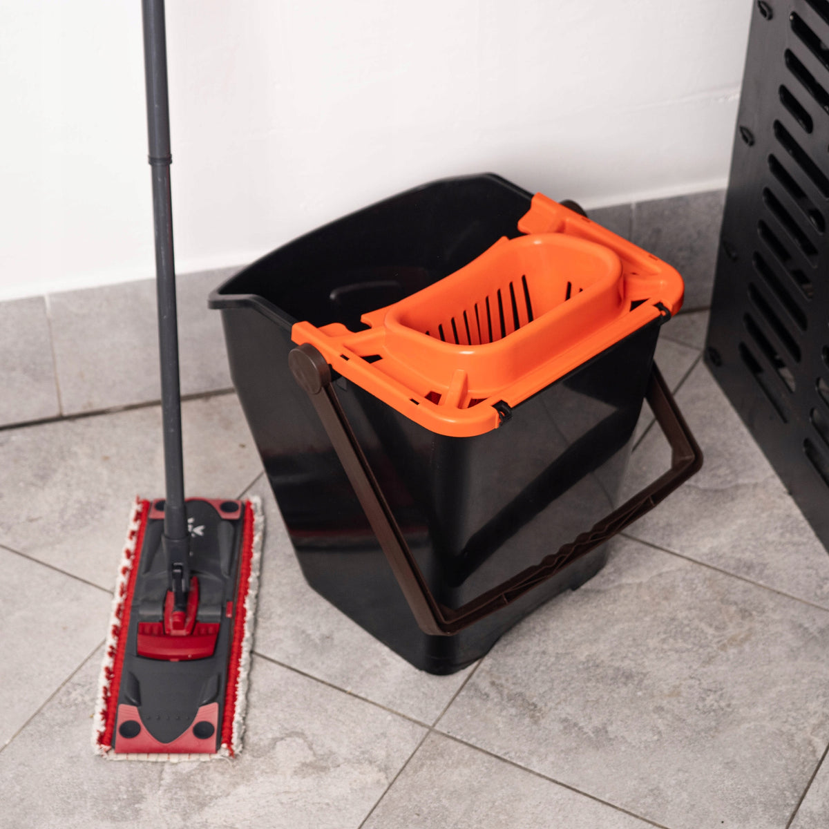 25L Bucket with FLAT MOP Squeezer - BLACK-ORANGE Packaging status original
