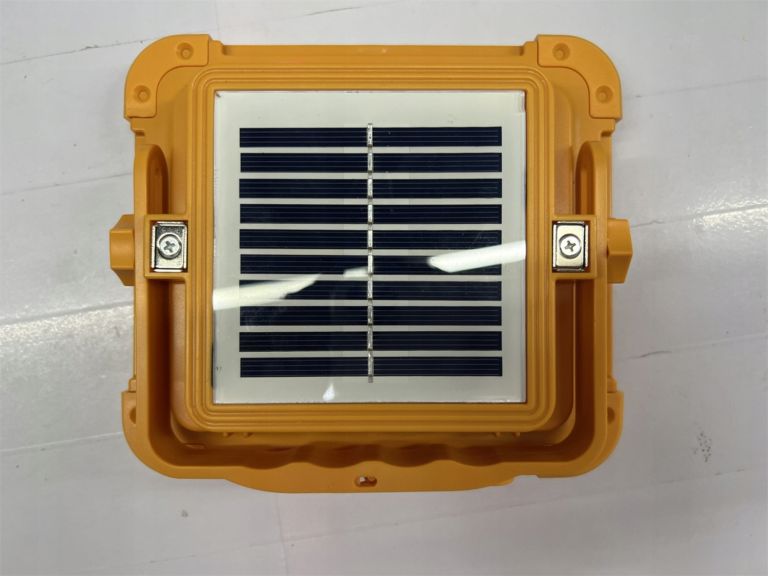 264 LED HALOGEN REFLECTOR, solar charged Batteries included no