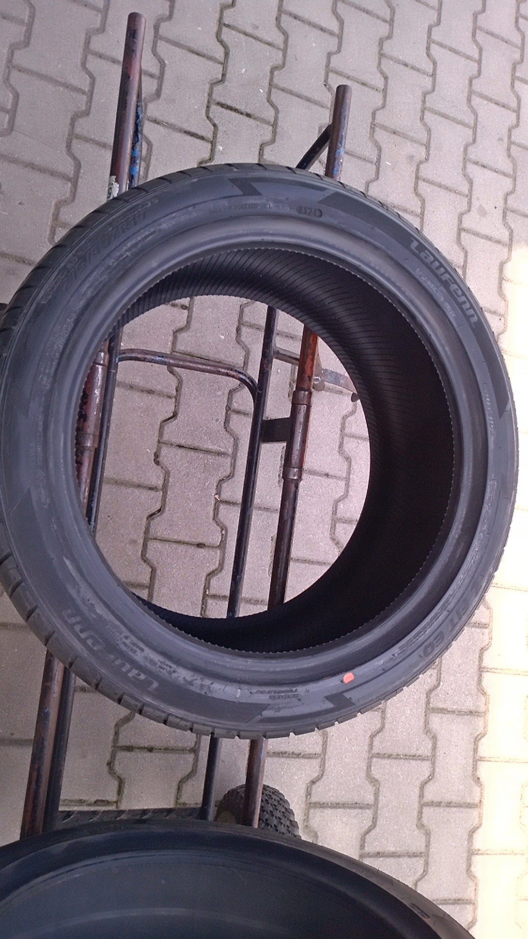 275/40R19 LAUFEN LK03 Tire Number of tires offered 1 pc.