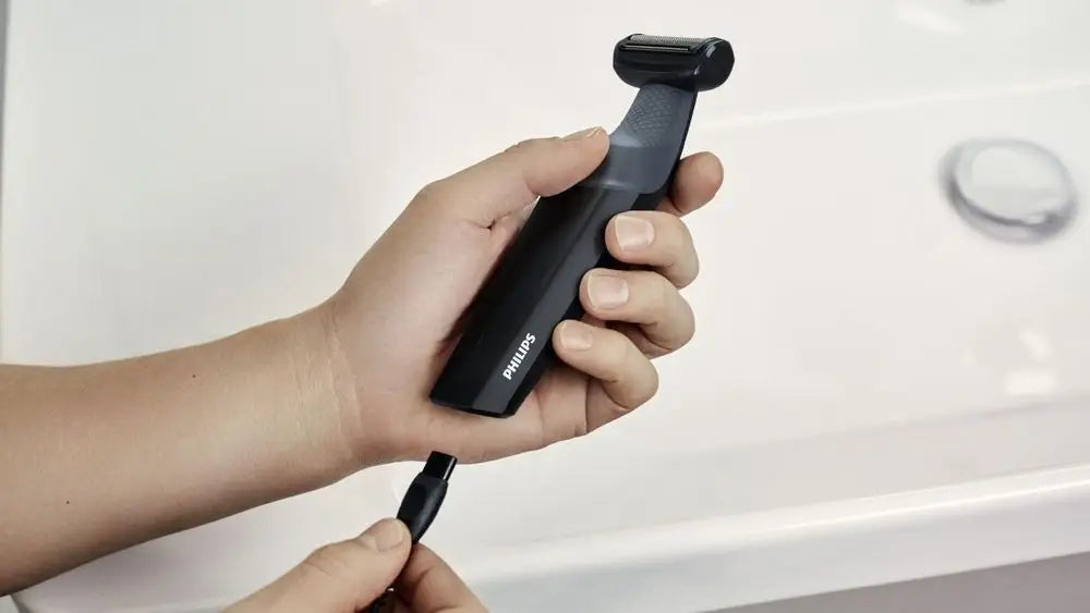2X WATERPROOF SHAVER TRIMMER PHILIPS BODY SHAVING INTIMATE AREAS OF MACHINES Dominant color black
