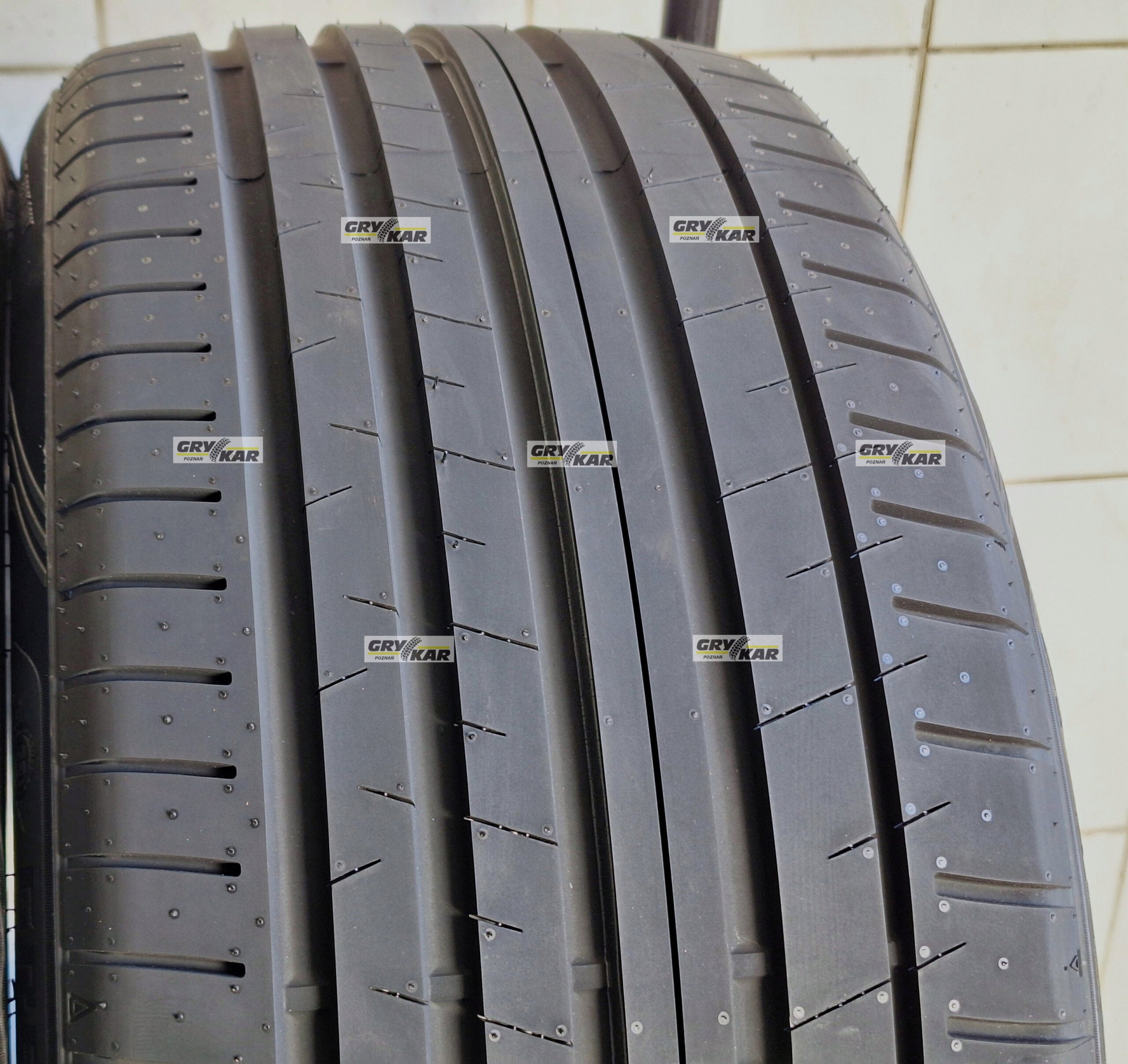 2x 245/40R18 Greentrac Quest-X grip: A 2026r 3 years of buzz. Year of manufacture 2026