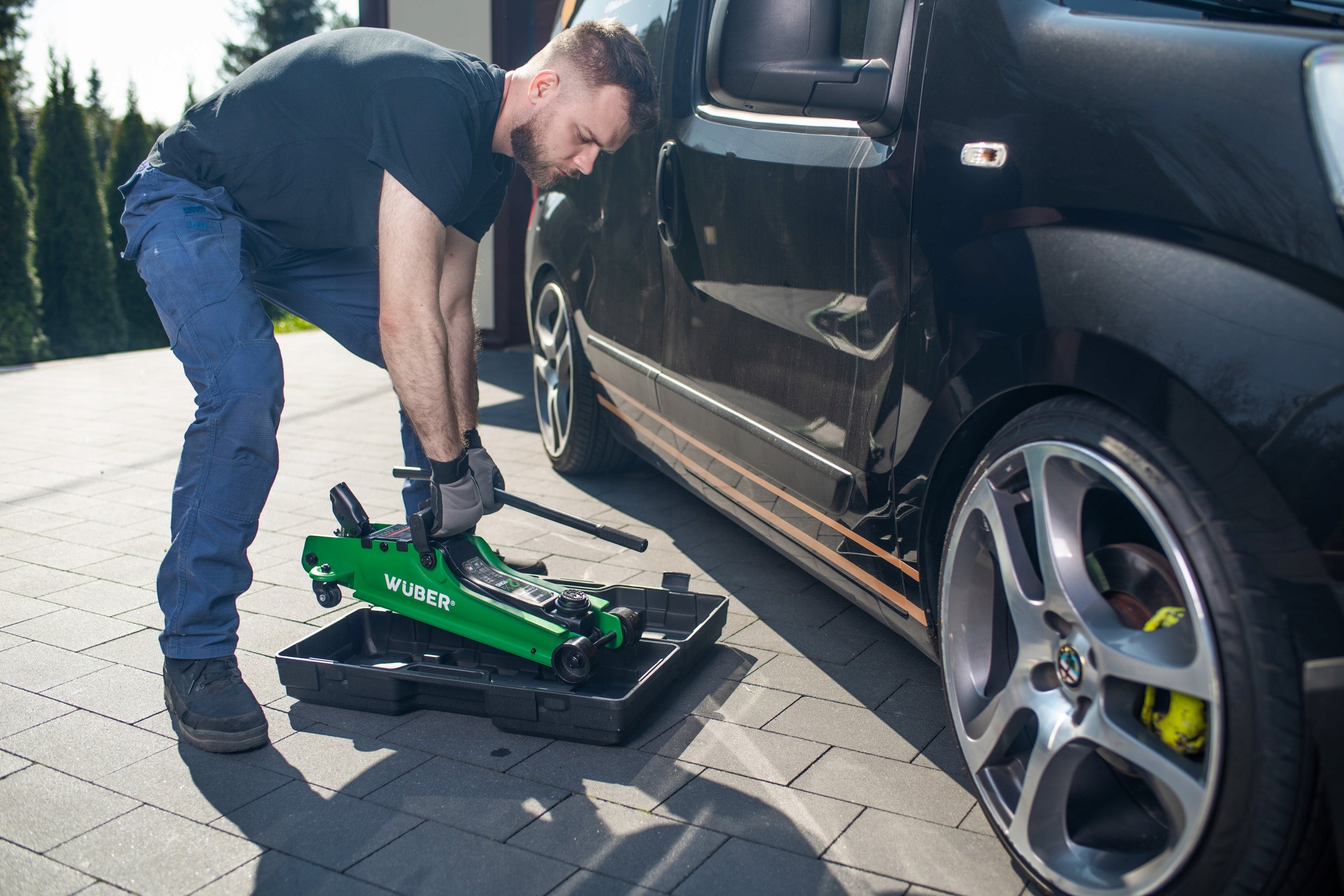 2x Car Lifter Hydraulic Low Profile 2 5t 80 375 Mm Suitcase Product weight with unit packaging 14.6 kg