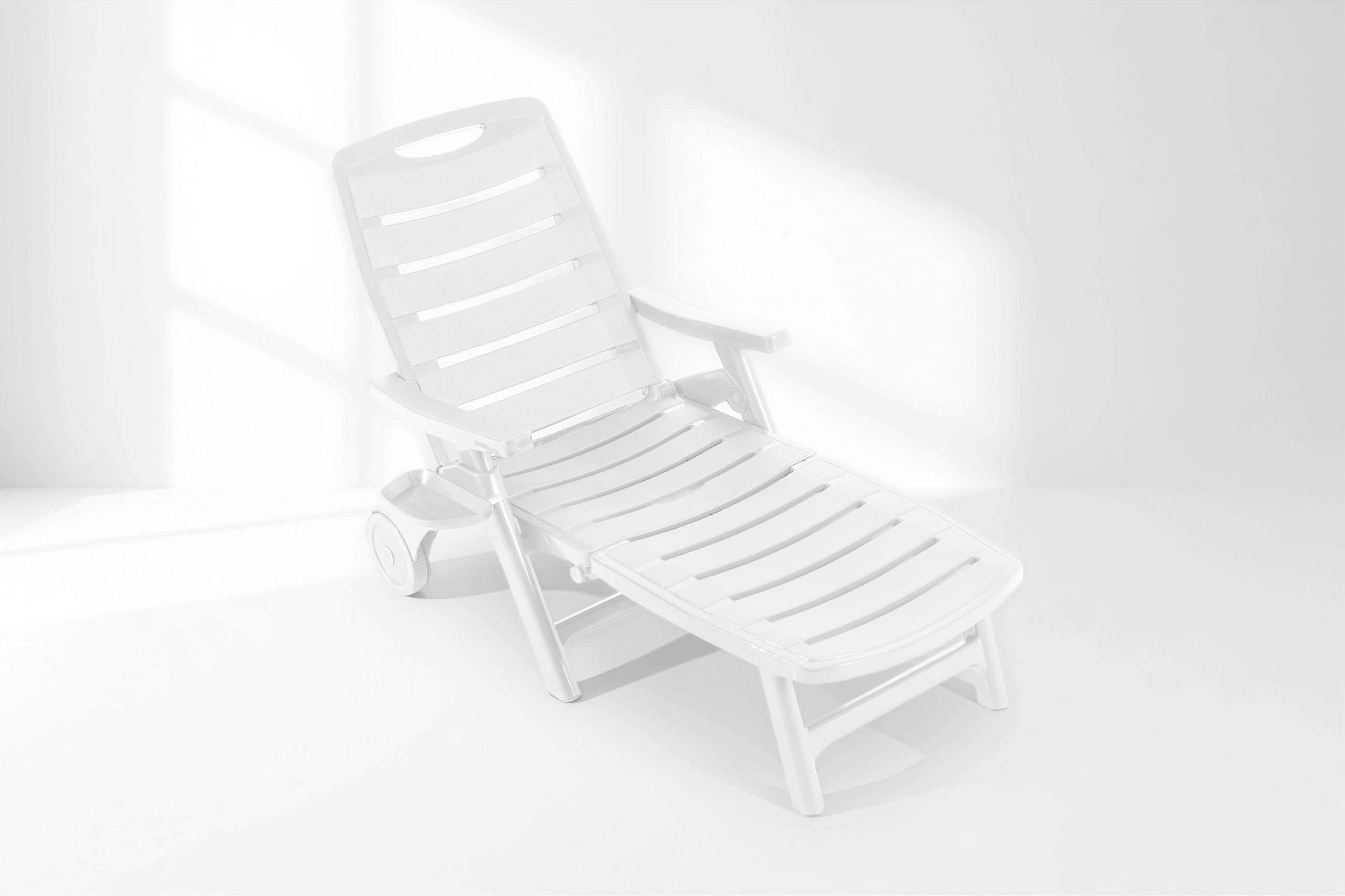 2x DECKCHAIR ON WHEELS KONSIMO TIDIA – GARDEN AND POOL DECKCHAIR FOR GARDEN Color white