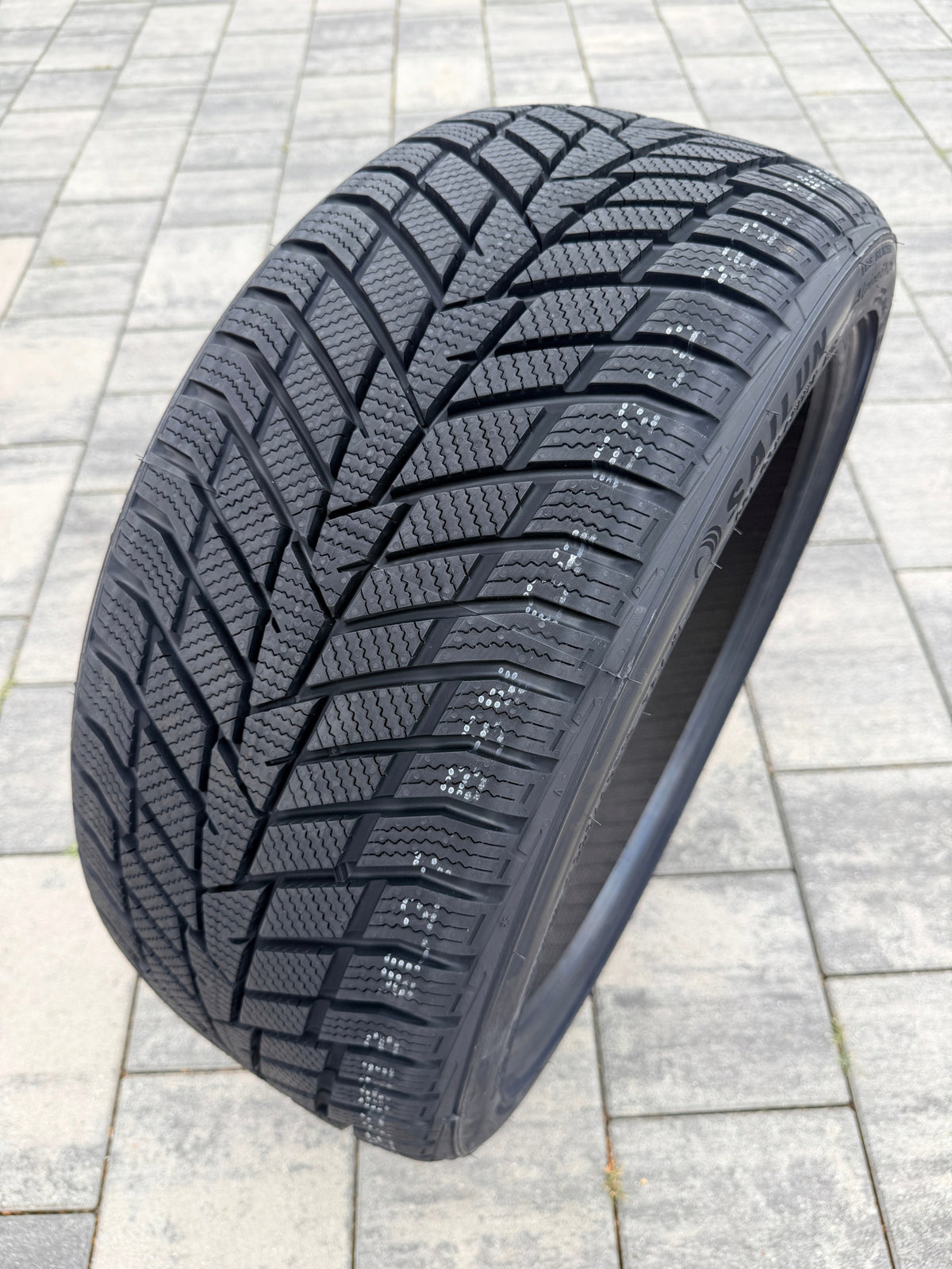 2x SAILUN Ice Blazer EVO 2 245/45/17 245/45R17 R17 Rant Winter 2026r. Number of tires offered 2 pcs.