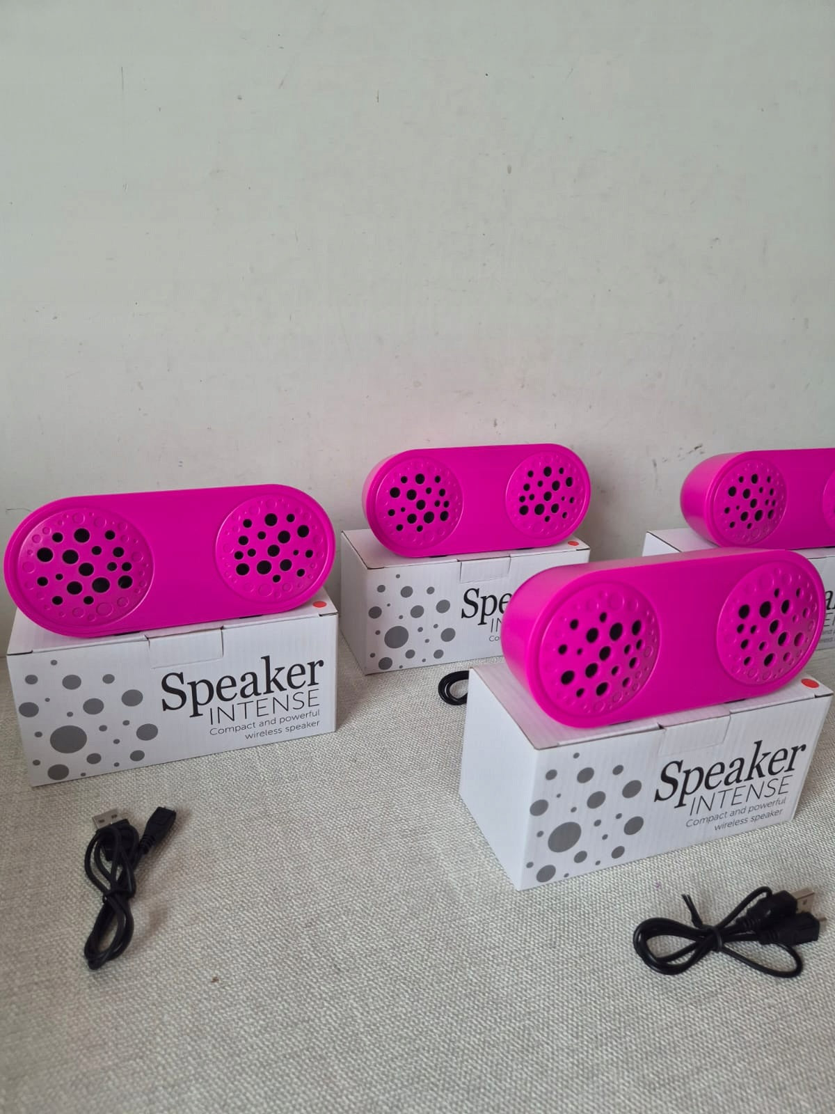 4 x Intense Pink Wireless Portable Bluetooth/N Speaker Brand no brand