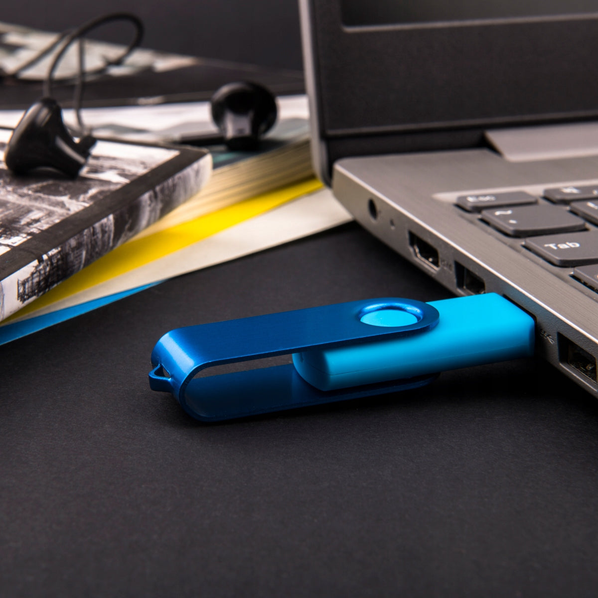 4gb flash drive 2.0 usb memory portable flash drive TWISTER blue 4gb Brand MemoRabbit