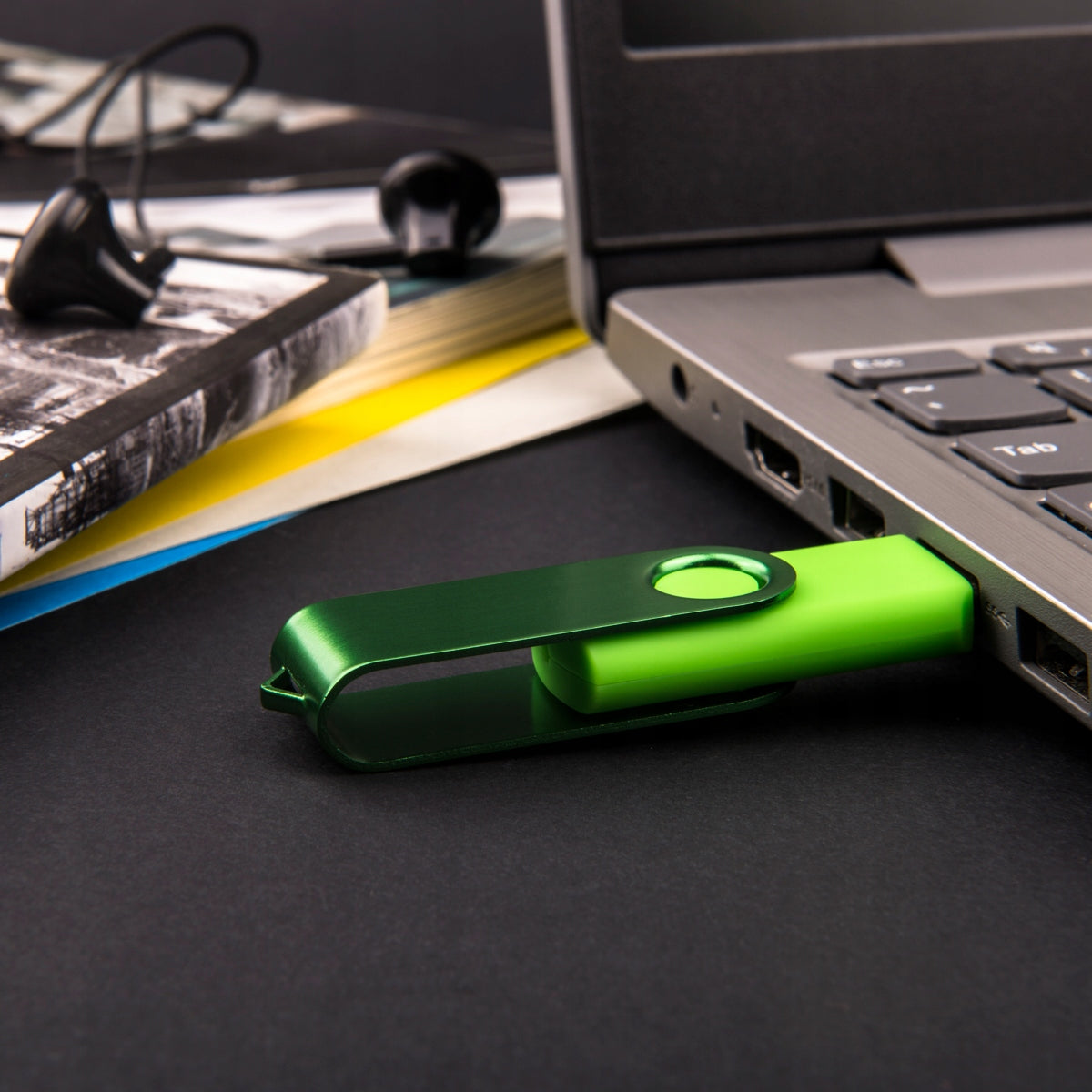 4gb flash drive 2.0 usb memory portable flash drive TWISTER light green Brand MemoRabbit