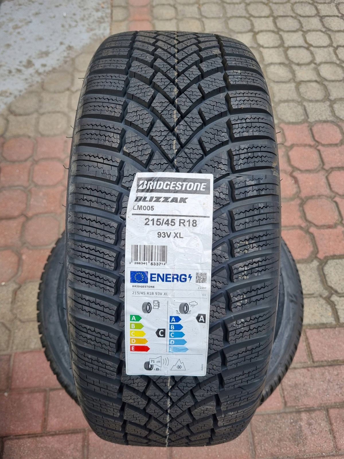 4x Bridgestone Blizzak LM005 215/45R18 93 V grip on Year of manufacture 2023