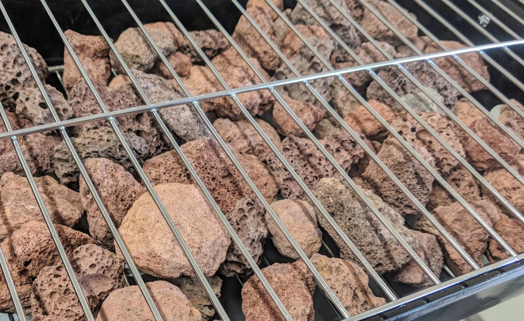 Vulkaninės lavos akmenys dujų griliui, 3 kg, porėti
