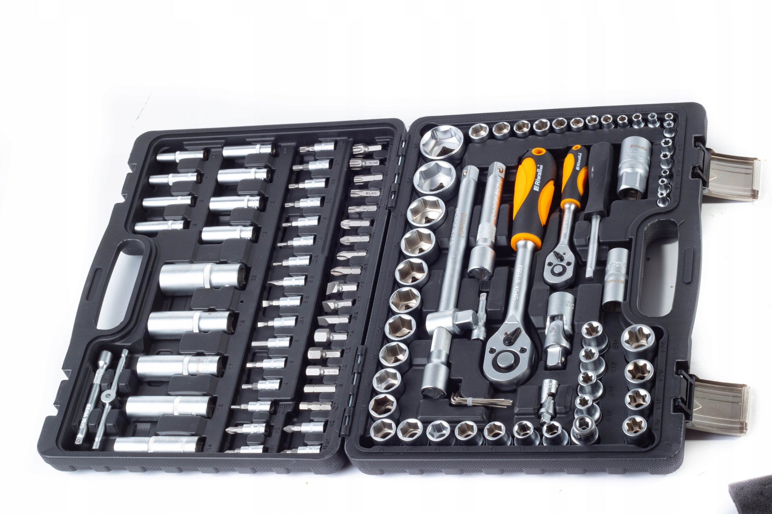 Raktų ir galvučių rinkinys Riwall Hard 110 vnt., 1/2", 1/4", su dėklu