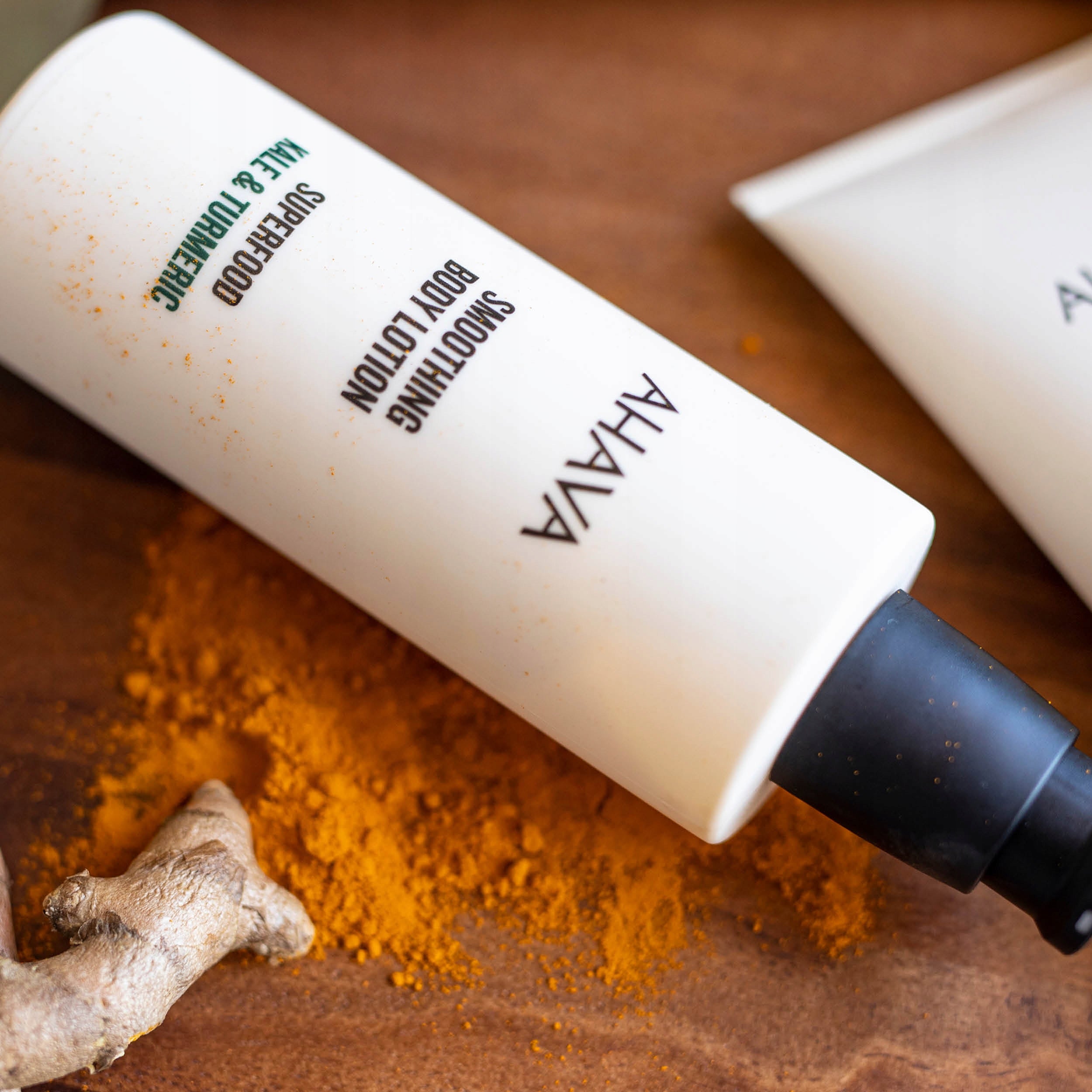 Glättende Körperlotion Ahava Smoothing Kale &amp; Turmeric, 250 ml 