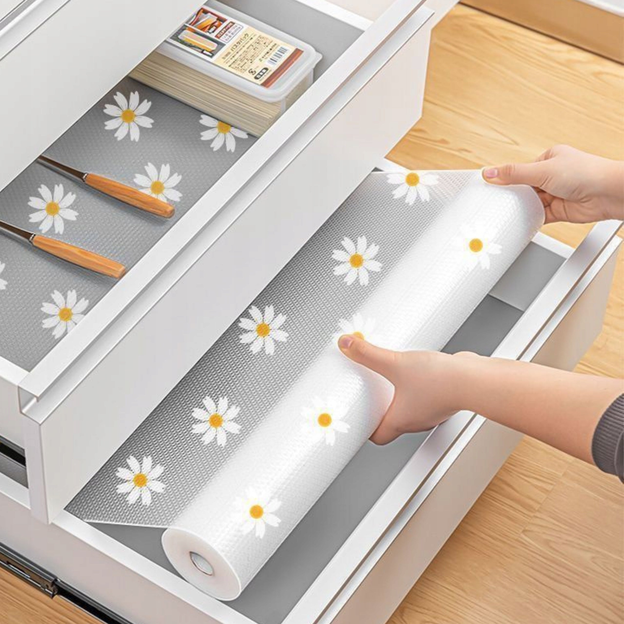 ANTI-SLIP PROTECTIVE MAT FOR CLOSET DRAWERS WARDROBES 150x60 DAISIES Manufacturer code MATA OCHRONNA W STOKROTKI 150X60cm