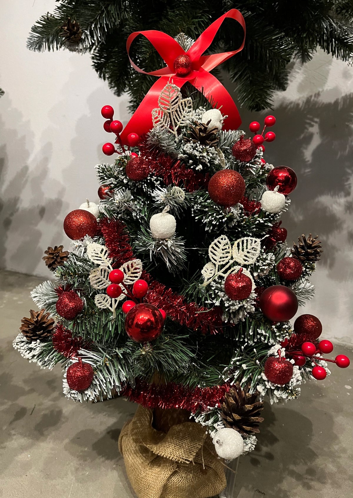 ARTIFICIAL CHRISTMAS TREE 70 diamond pine on the trunk DRESSED BAUBLE LIGHTS Manufacturer