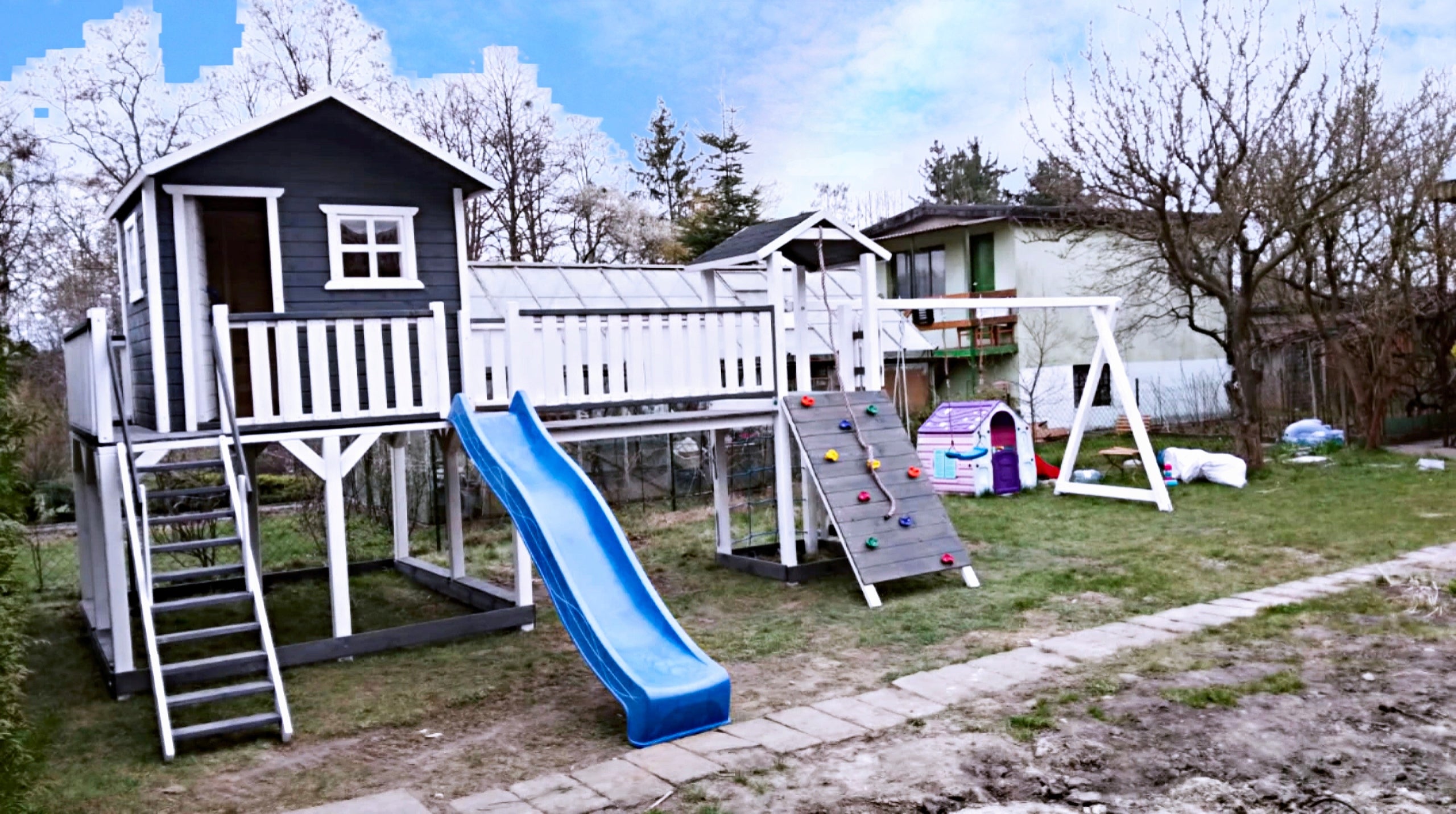 ASSEMBLY FREEBIE Huge Square Toys cottage for children COMPREHENSIVELY Dominant material wood
