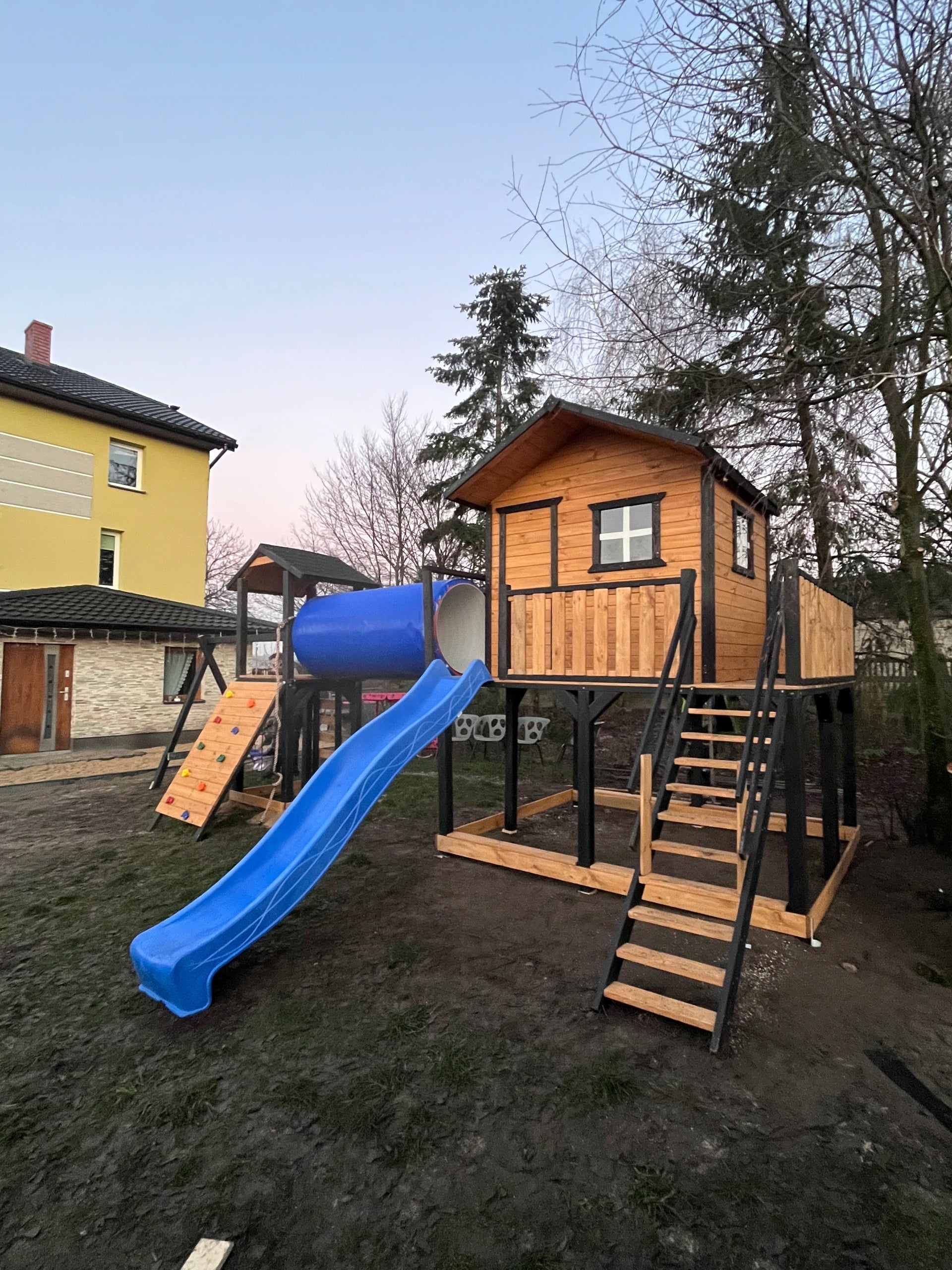 ASSEMBLY FREEBIE Huge Square Toys cottage for children COMPREHENSIVELY Kind wooden