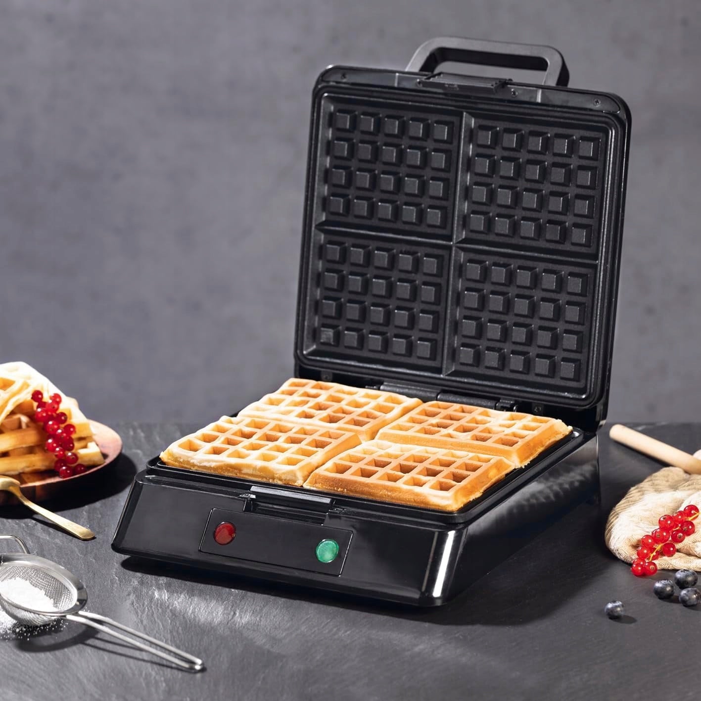 AUTOMATIC WAFFLE MAKER 2 BELGIAN WAFFLES WITH NON-STICK COATING Power rating 1500 W