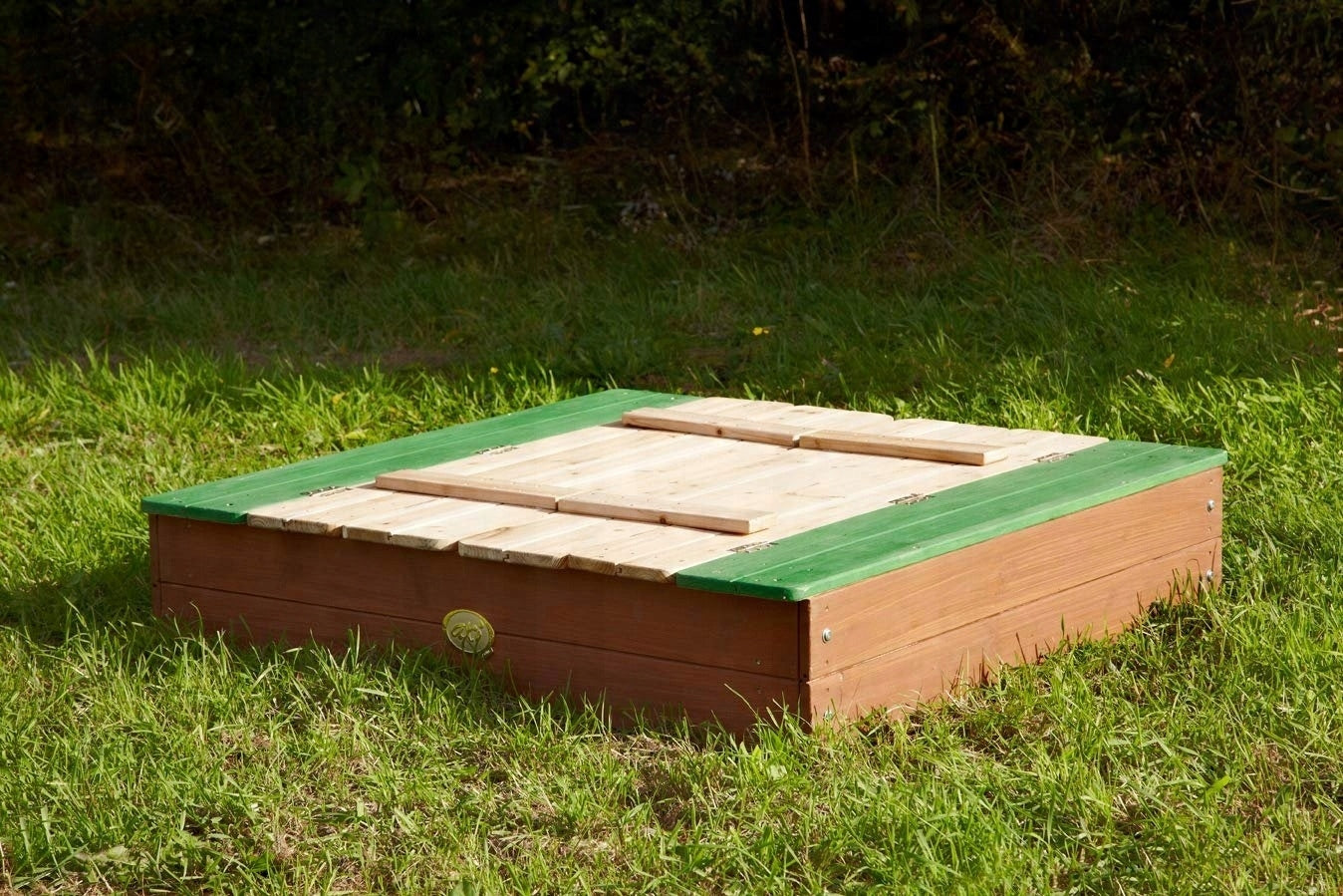 AXI Large Wooden Sandbox with Ella Benches Kind wooden