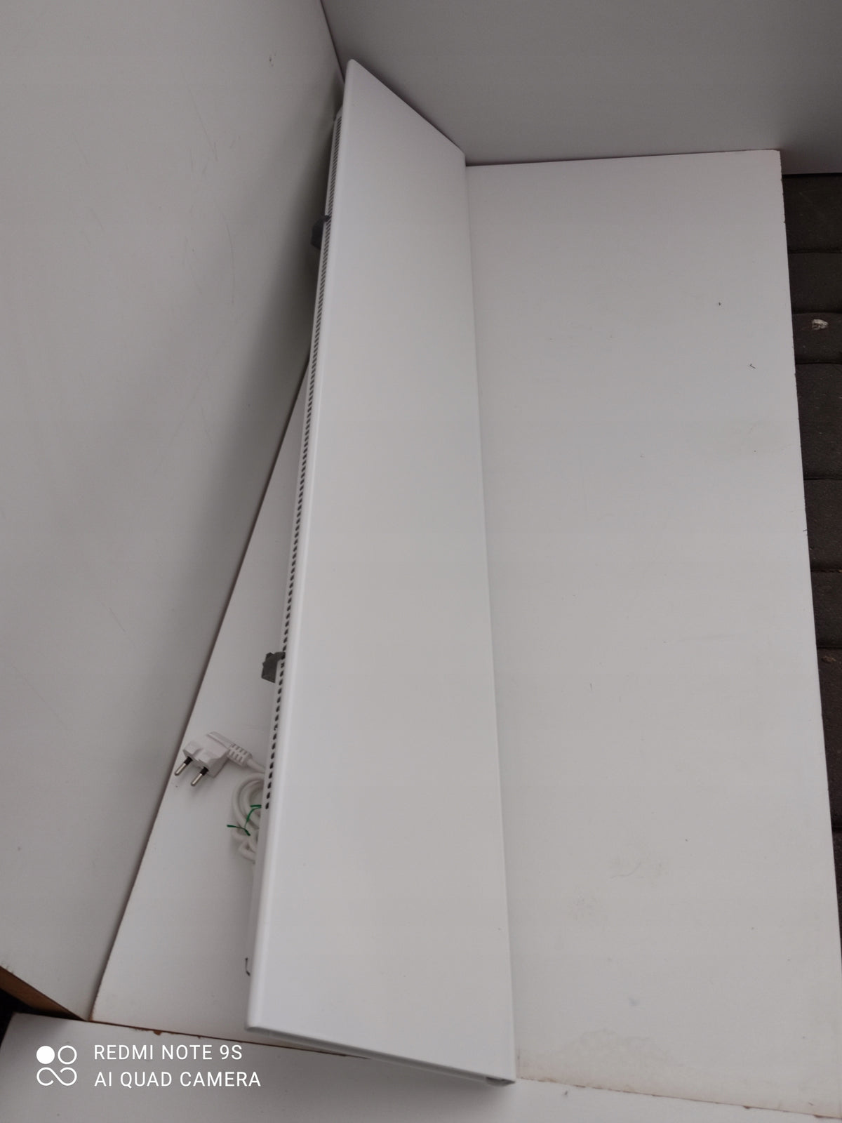 Adax Neo L grzejnik elektryczny ścienny 800W biały LED IP24C Manufacturer code NEO L 06 KDT