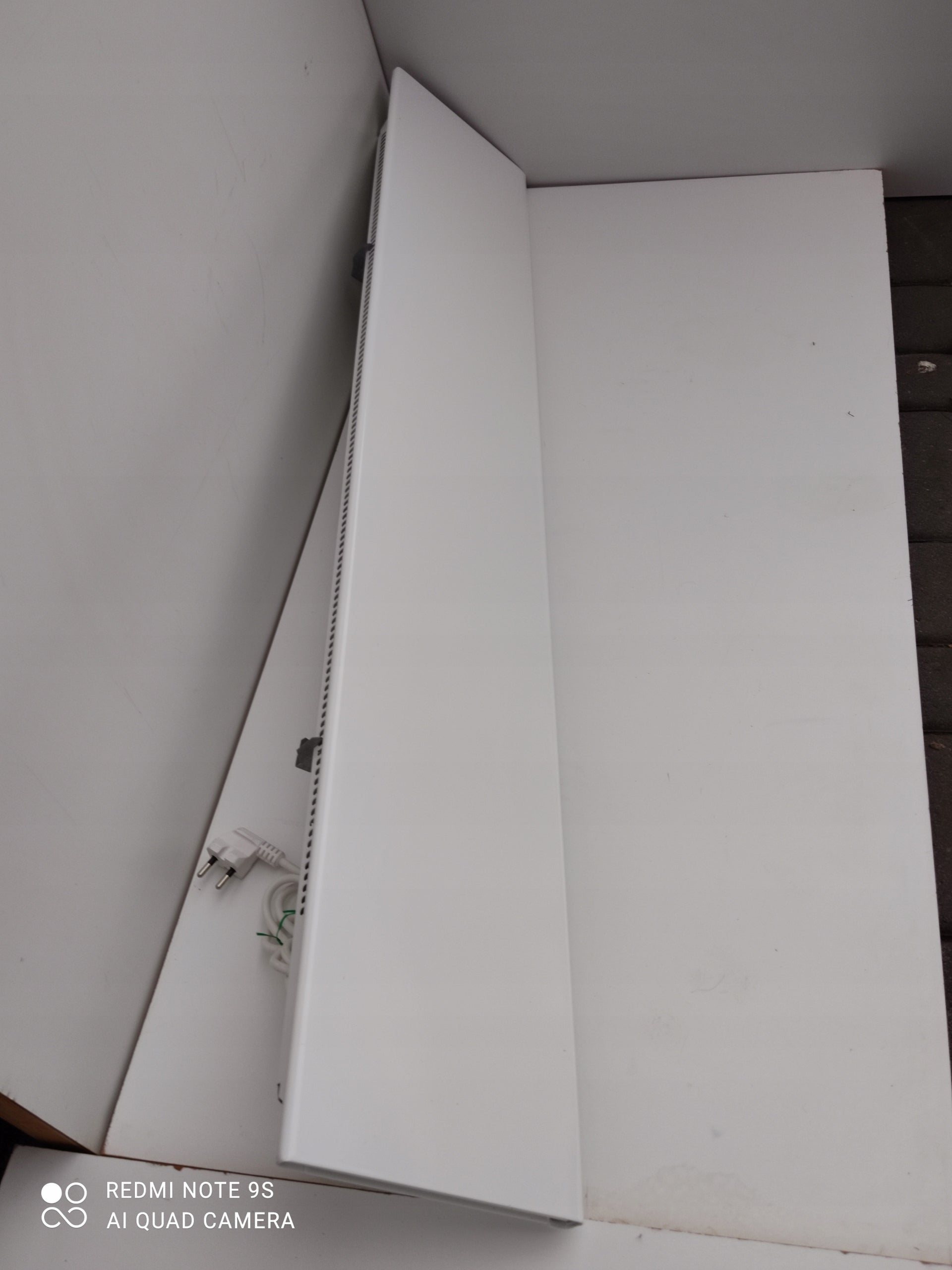 Adax Neo L grzejnik elektryczny ścienny 800W biały LED IP24C Manufacturer code NEO L 06 KDT