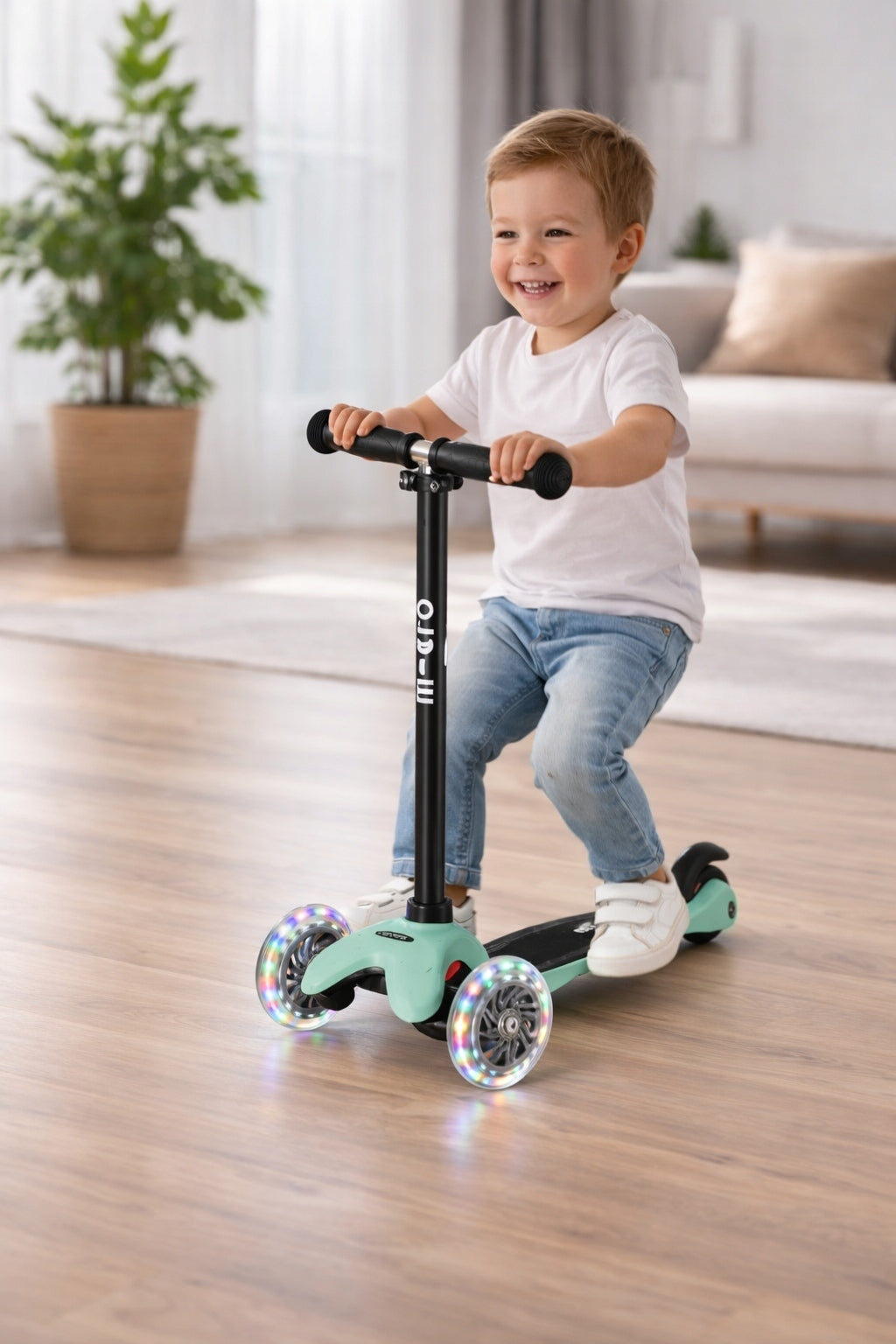 Adjustable scooter + seat 3in1 MMD 380 Led MINI MICRO DELUXE 1-5 Years Number of wheels 3