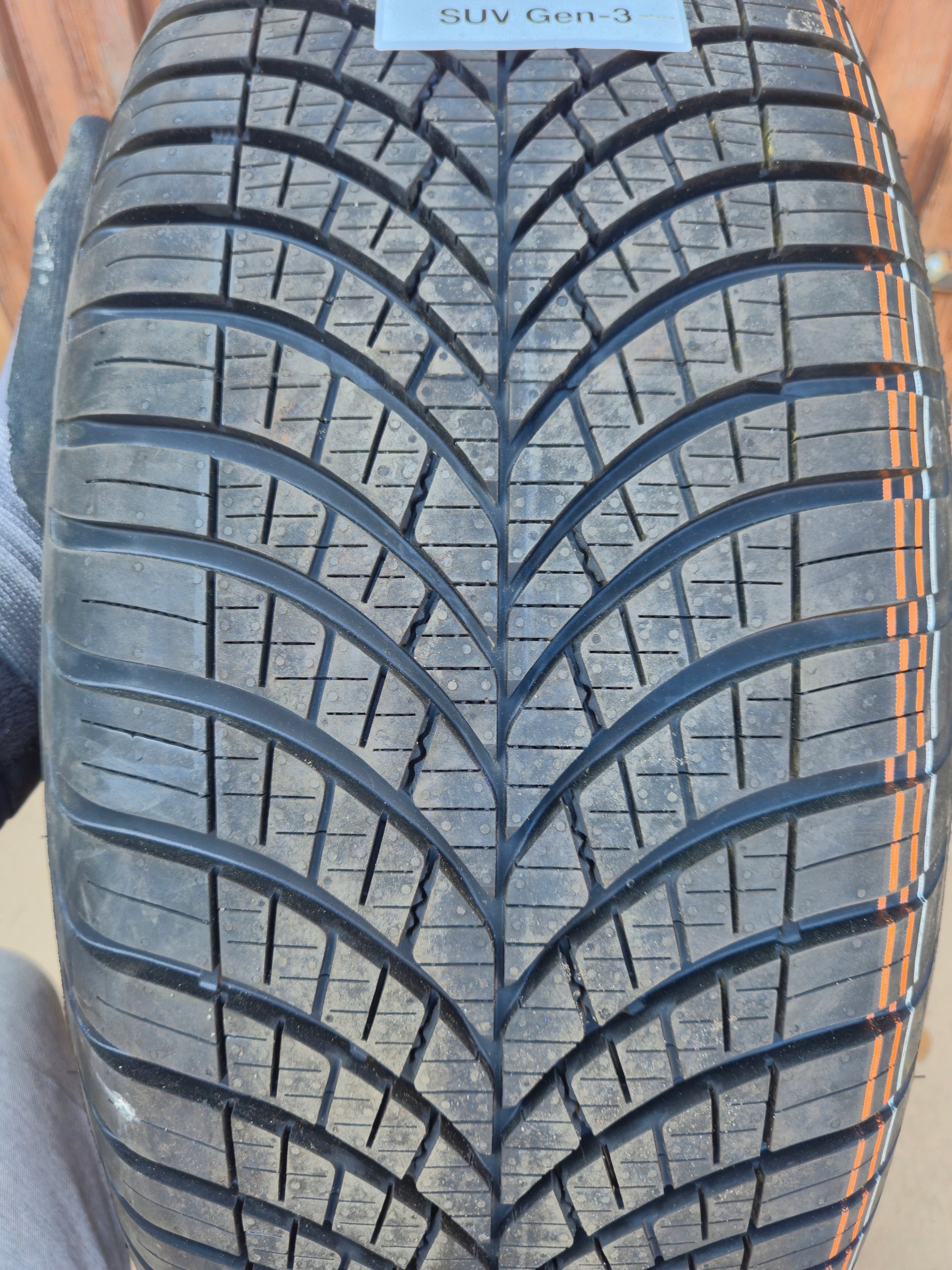 All-season tyre Goodyear Vector 4Seasons G3 SUV 235/60R18 107 W