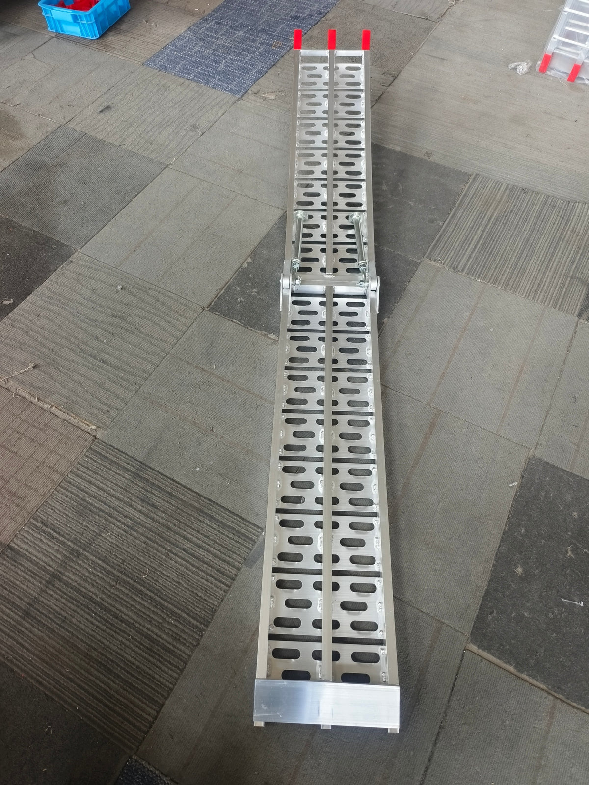 Aluminium ramps with supports 1300kg per pair Brand no brand