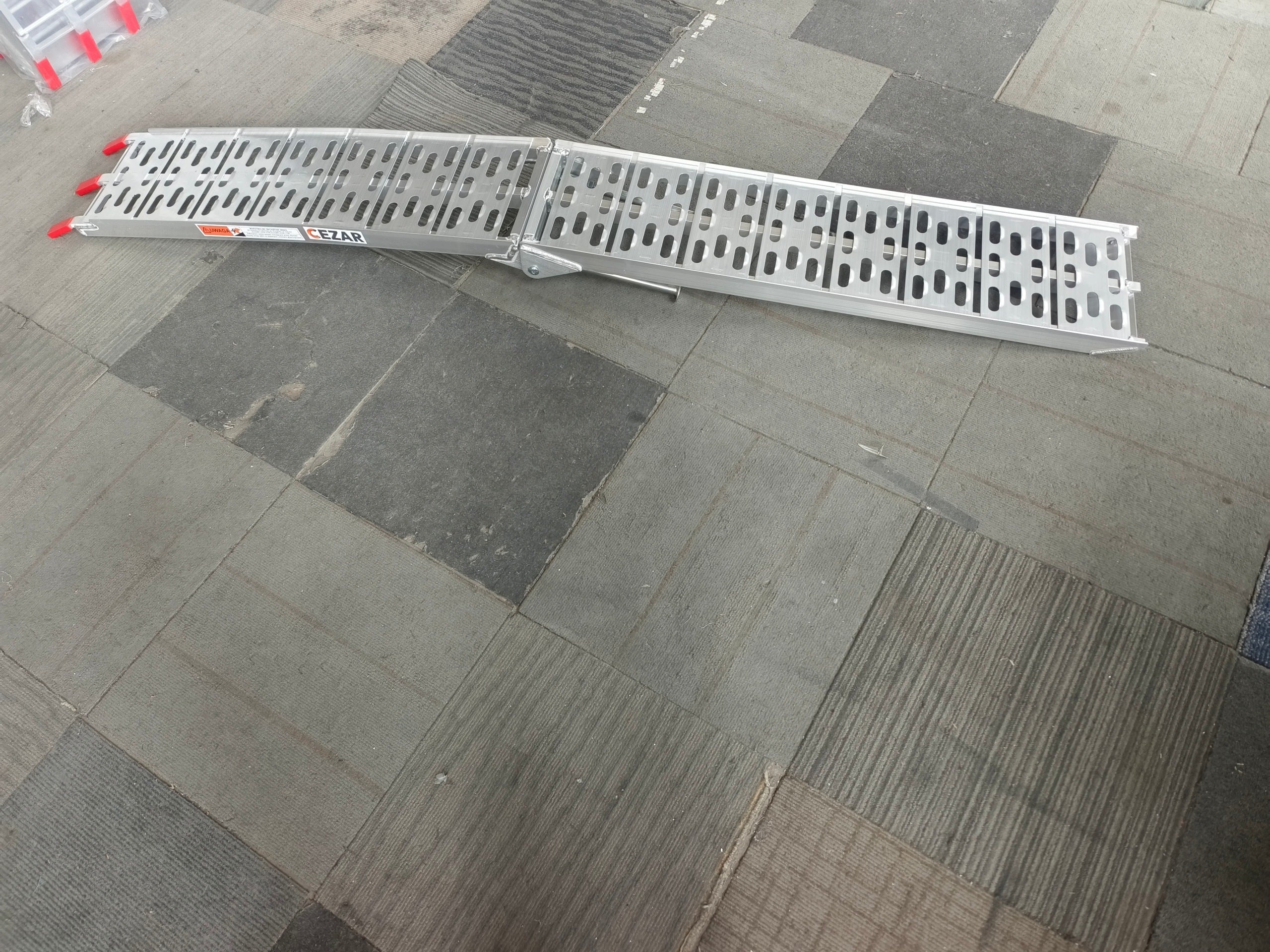 Aluminium ramps with supports 1300kg per pair