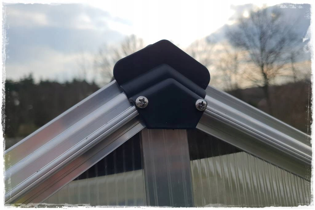 Aluminum Garden Greenhouse with Polycarbonate 190x363x191cm Product weight with unit packaging 52.4 kg
