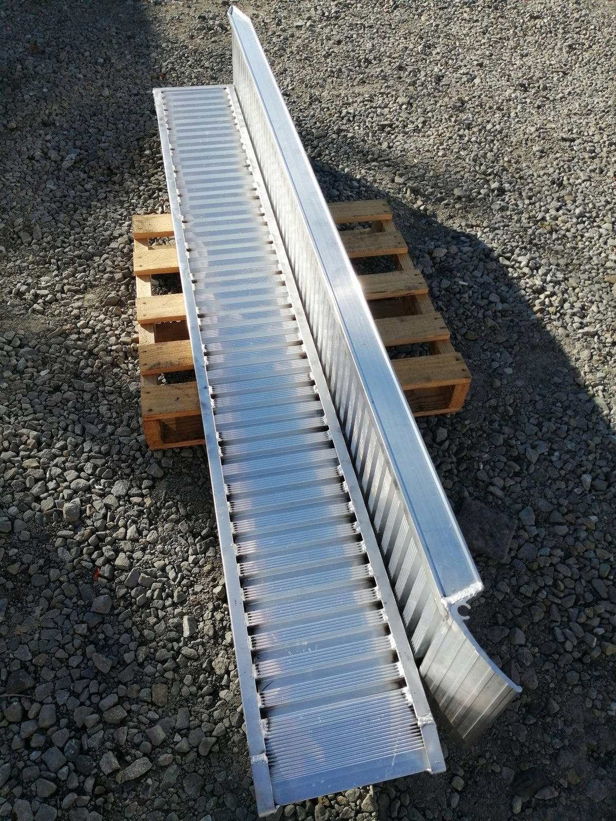 Aluminum Overrun Loading Ramps 2m lifting capacity 1800kg Manufacturer code 70X20NB